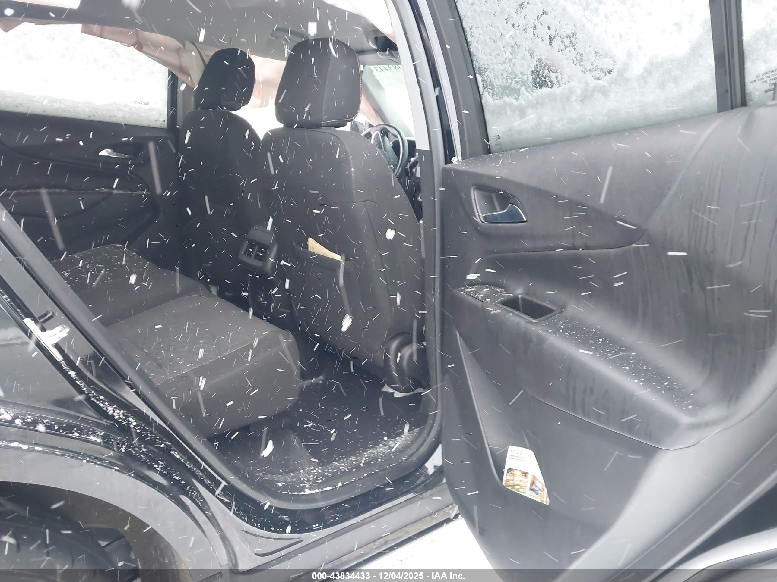 CHEVROLET EQUINOX image 8