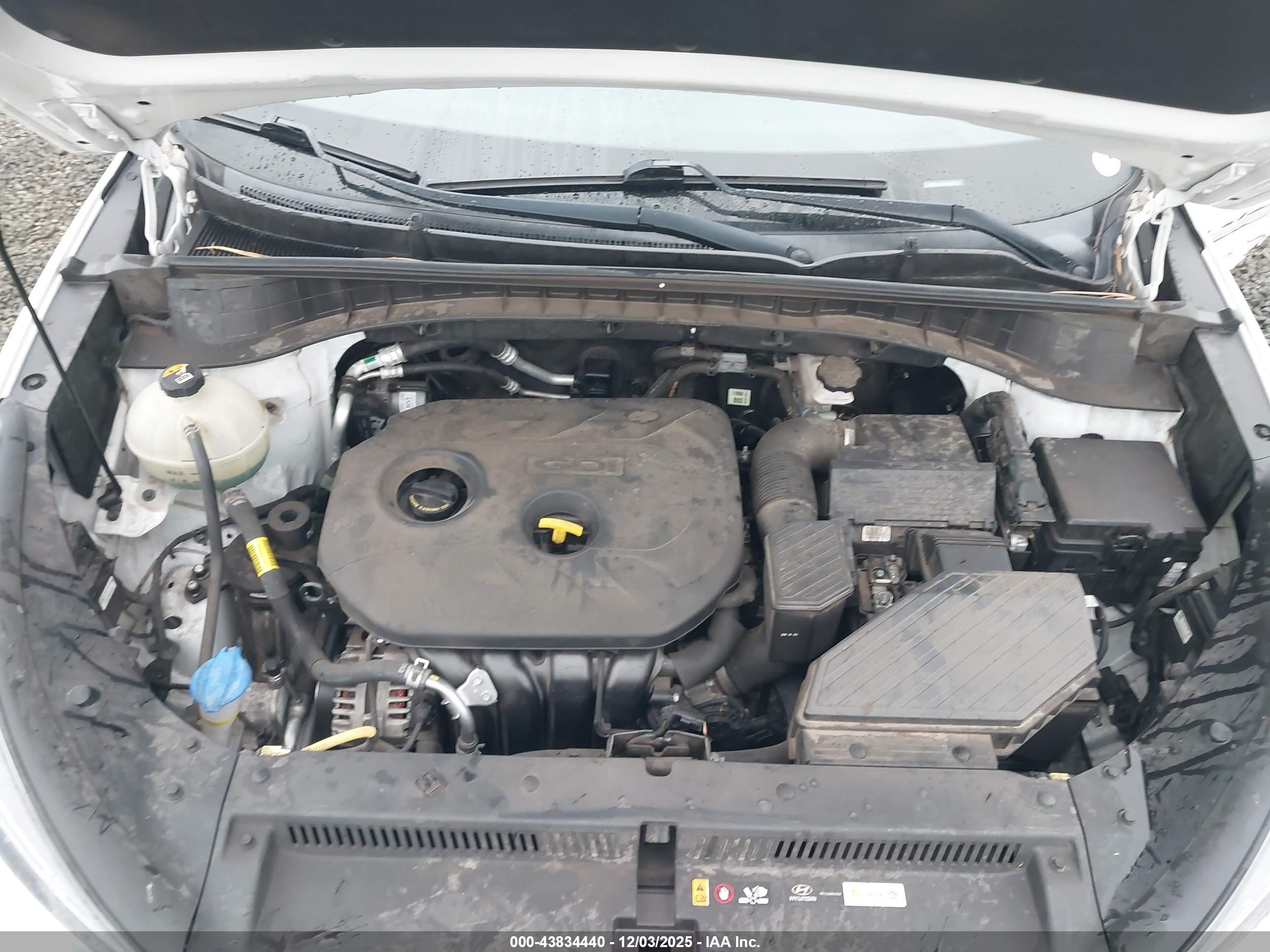 HYUNDAI TUCSON image 10