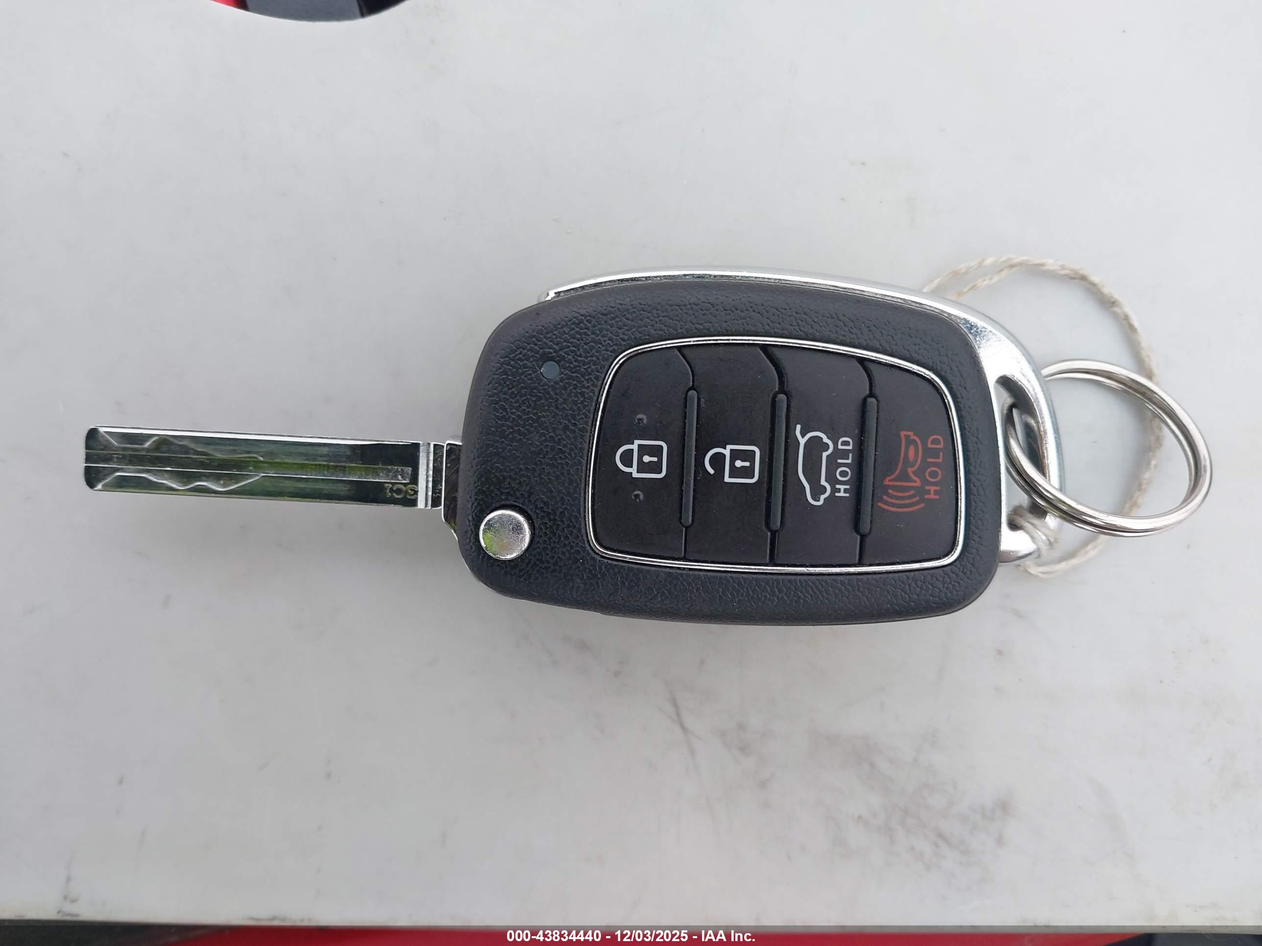 HYUNDAI TUCSON image 11