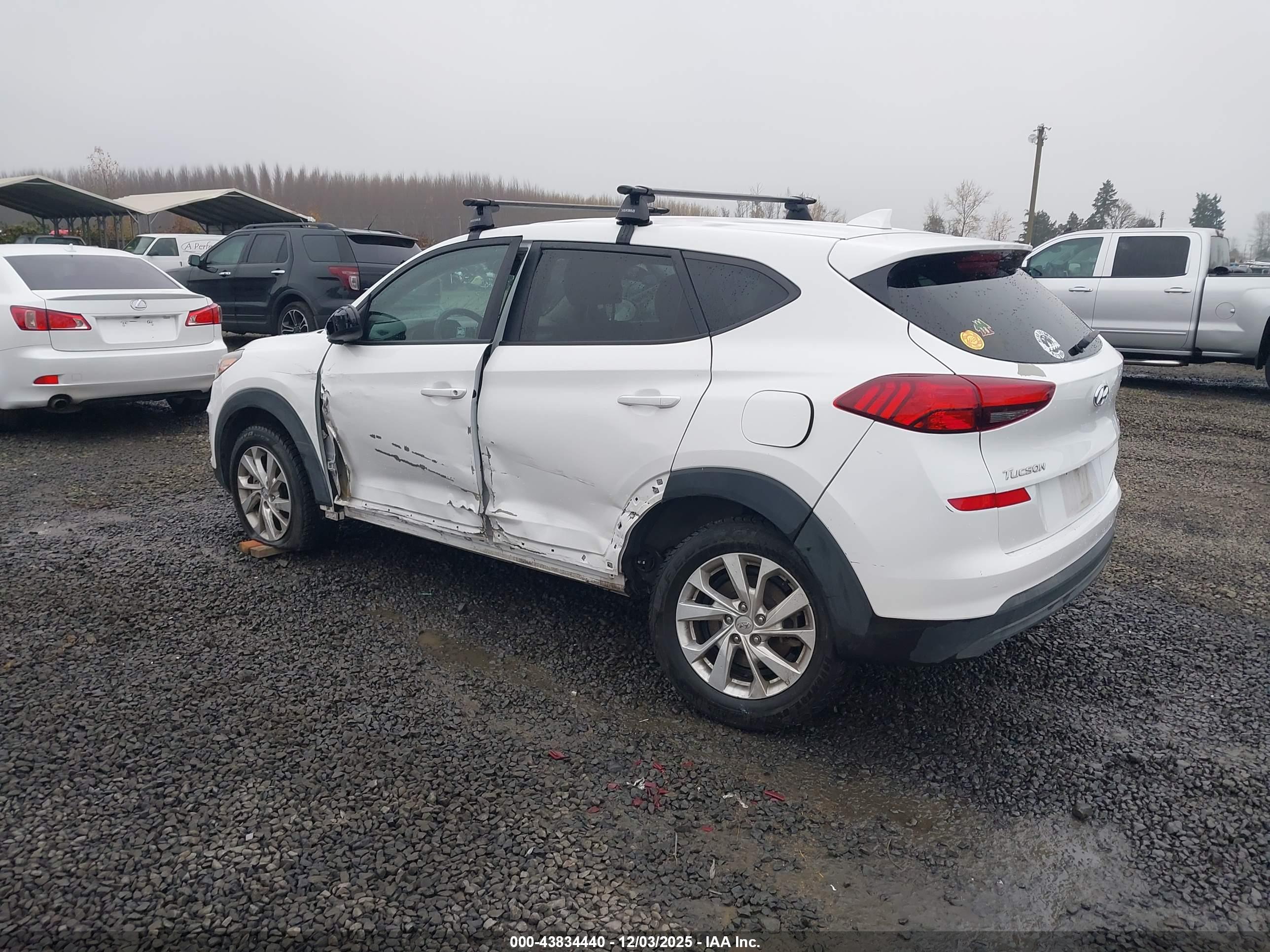 HYUNDAI TUCSON image 3