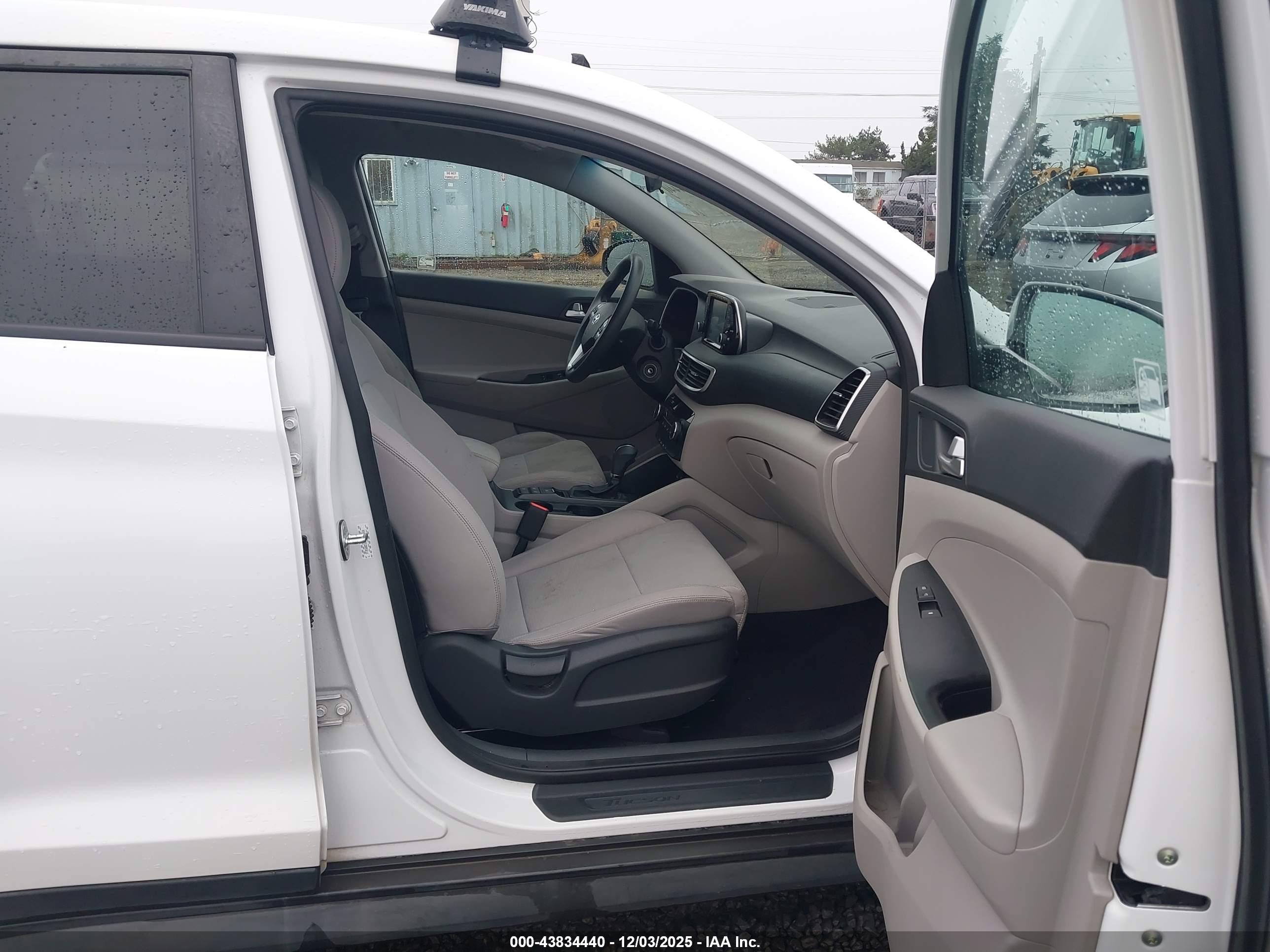 HYUNDAI TUCSON image 5