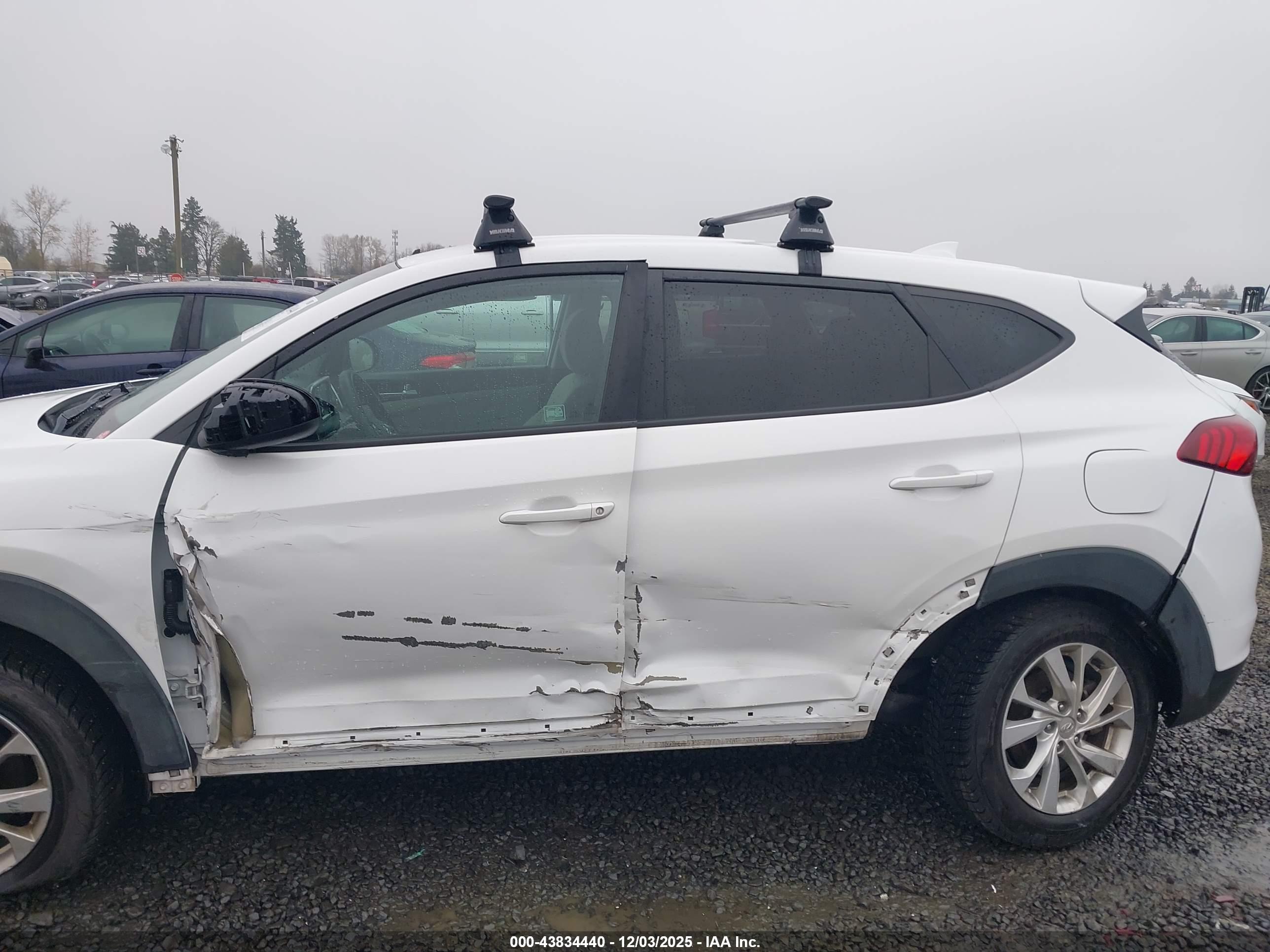 HYUNDAI TUCSON image 6