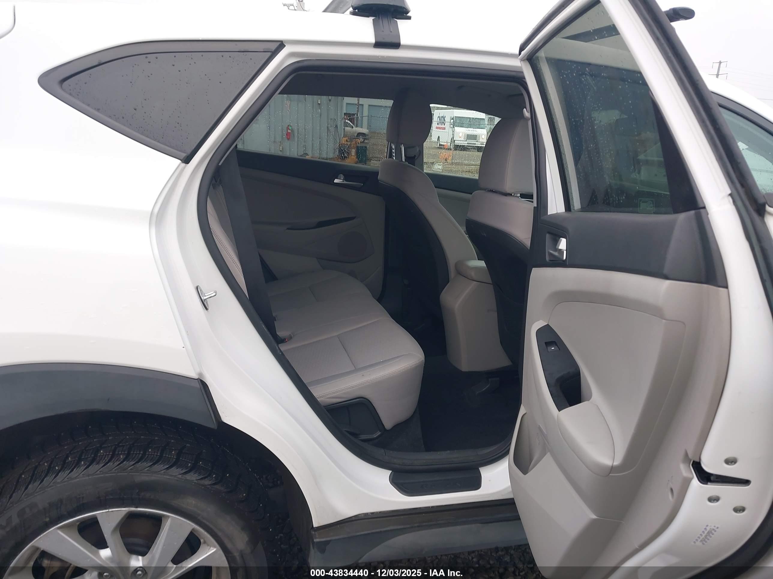HYUNDAI TUCSON image 8
