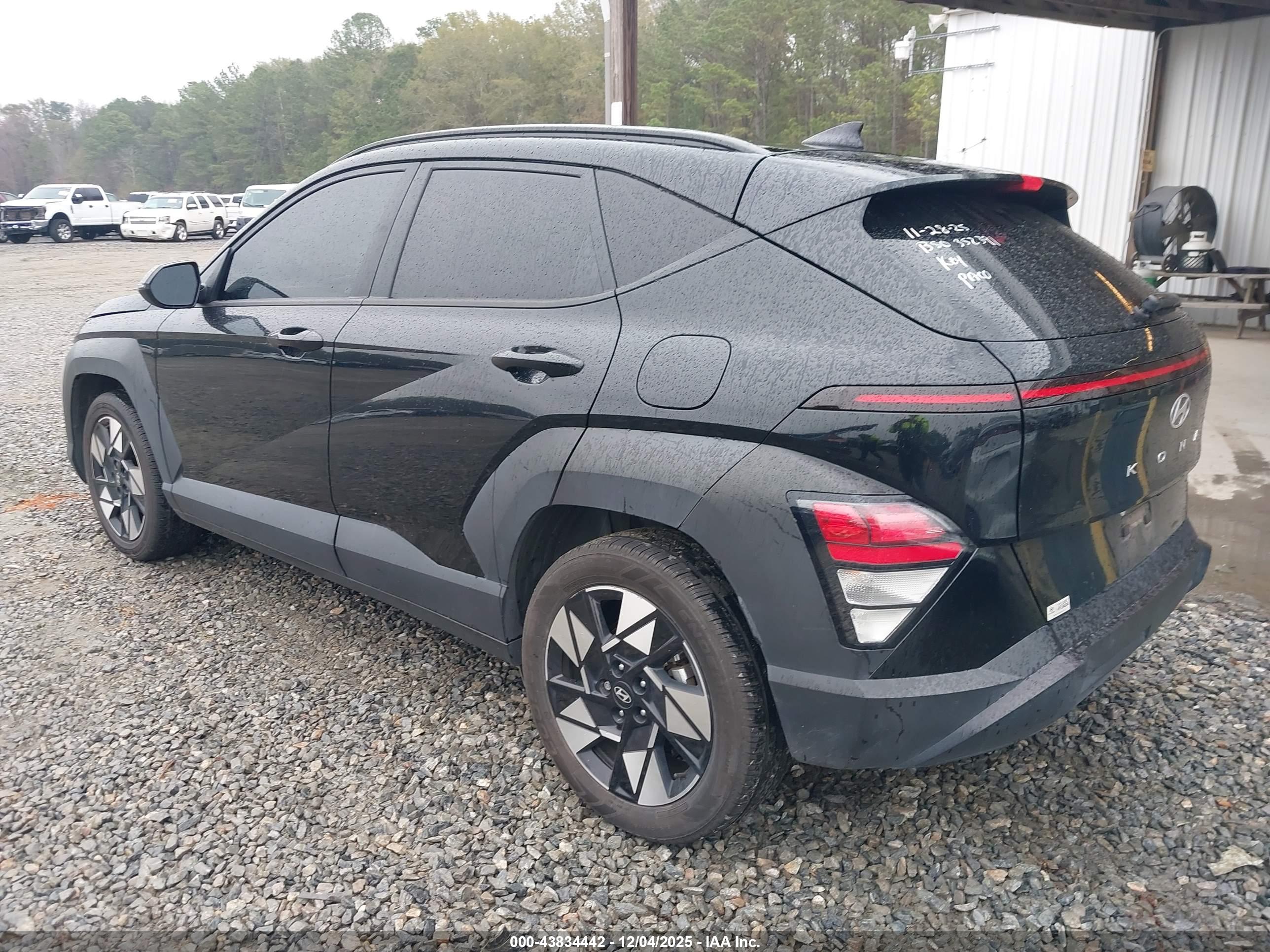 HYUNDAI KONA image 3