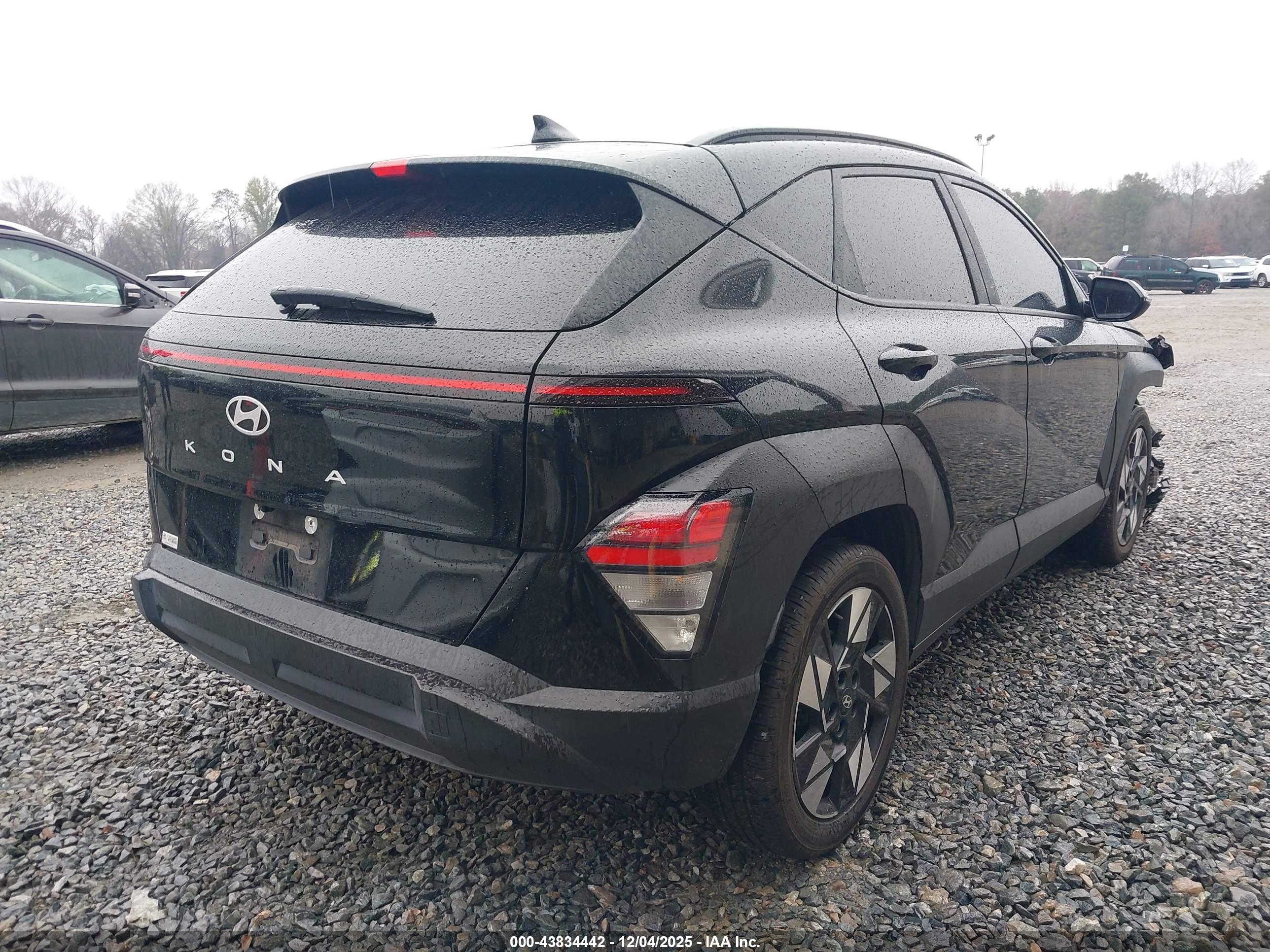 HYUNDAI KONA image 4