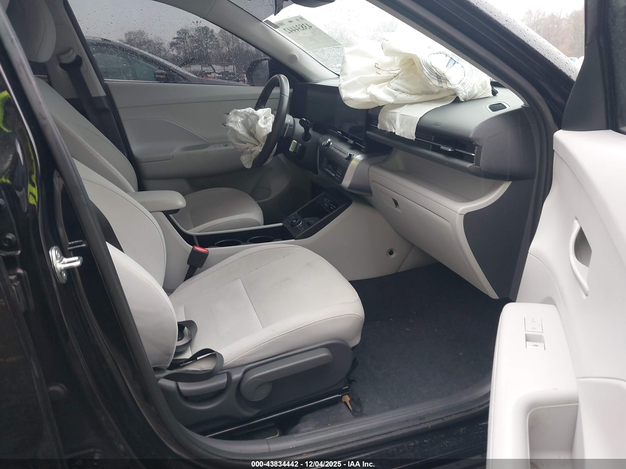 HYUNDAI KONA image 5