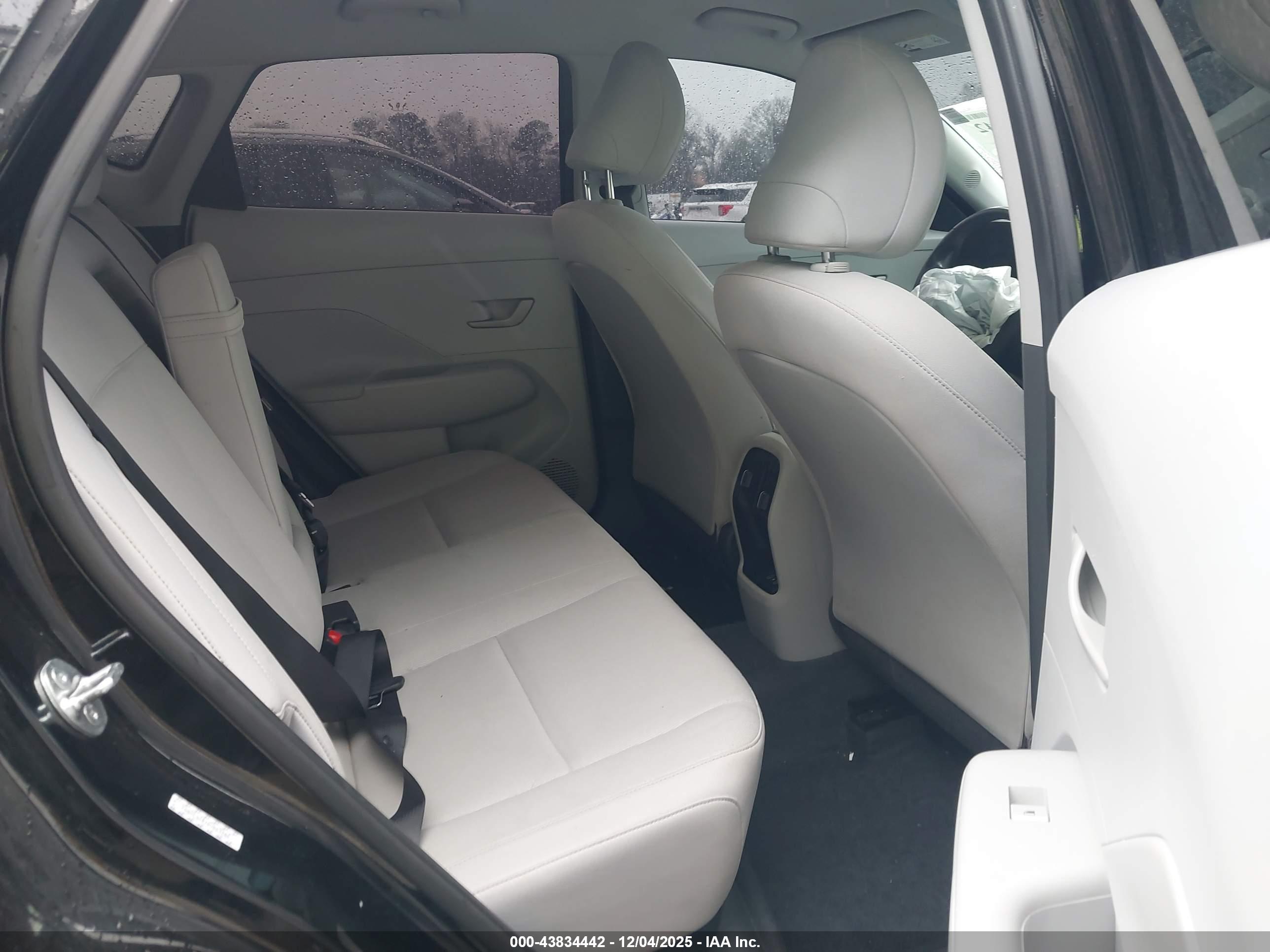 HYUNDAI KONA image 8
