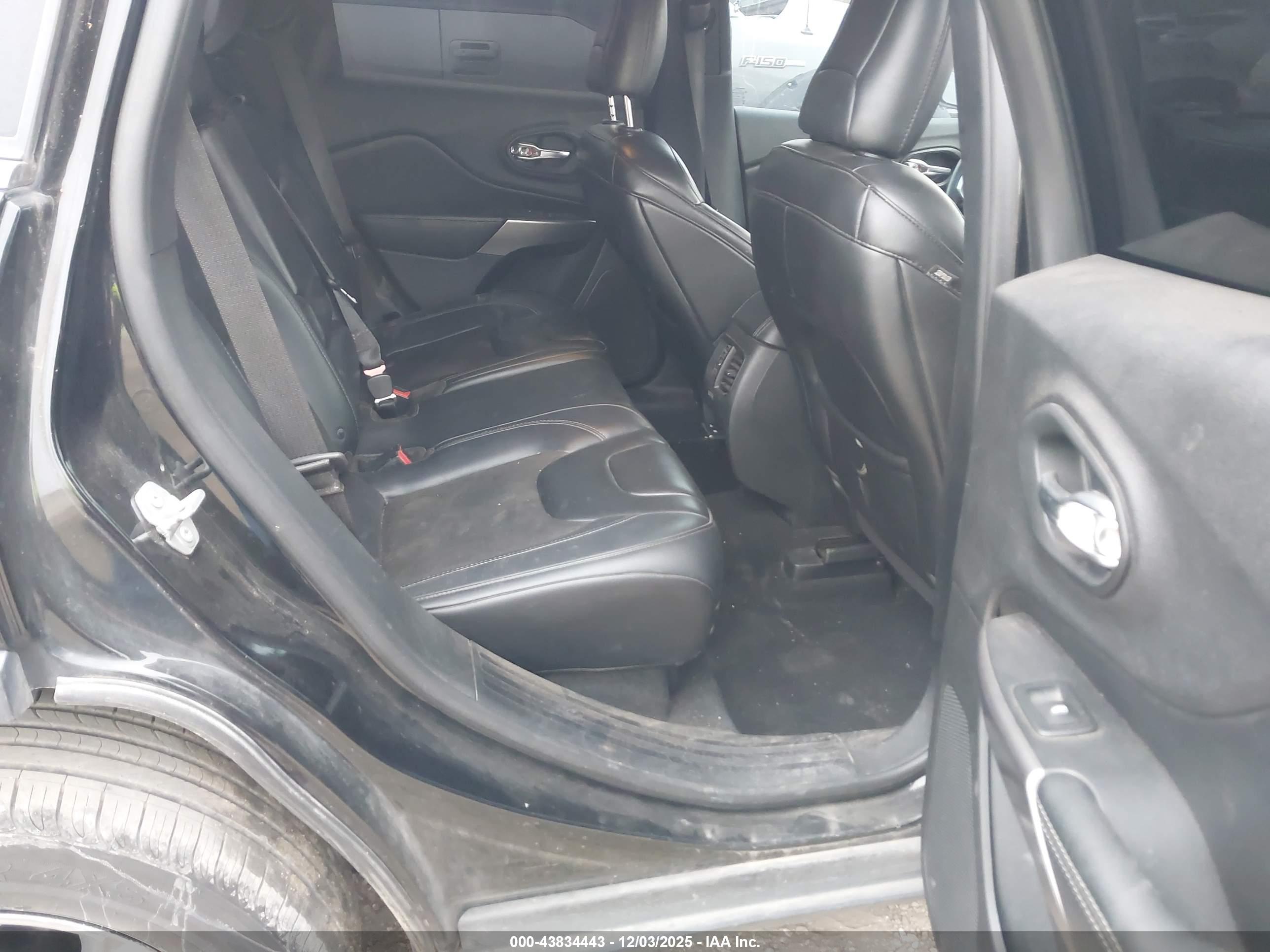 JEEP CHEROKEE image 8