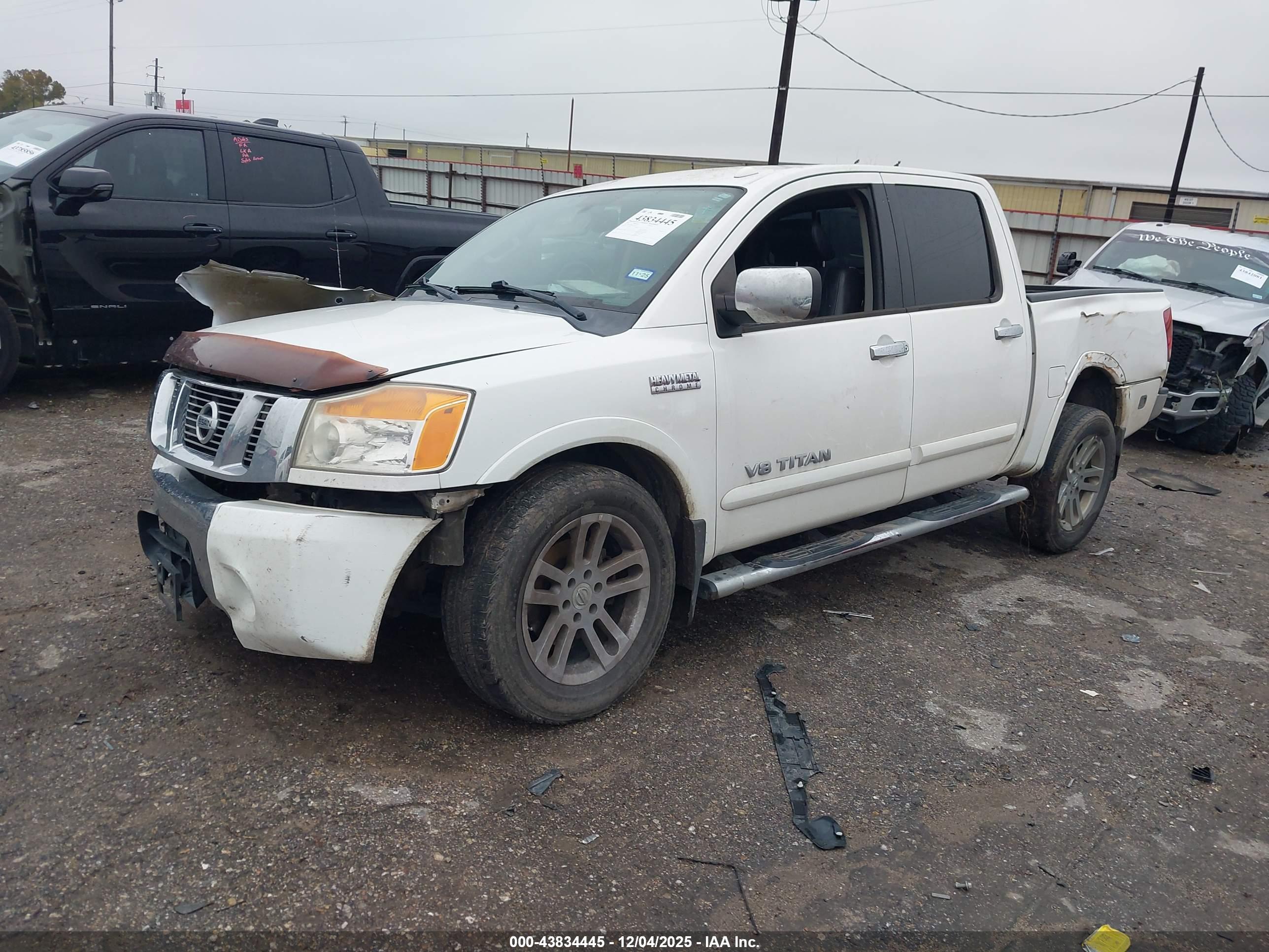 NISSAN TITAN image 2