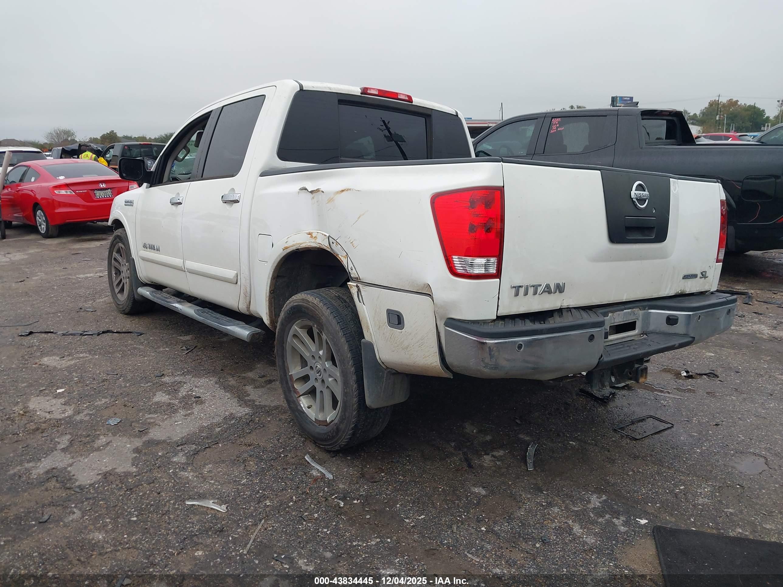 NISSAN TITAN image 3