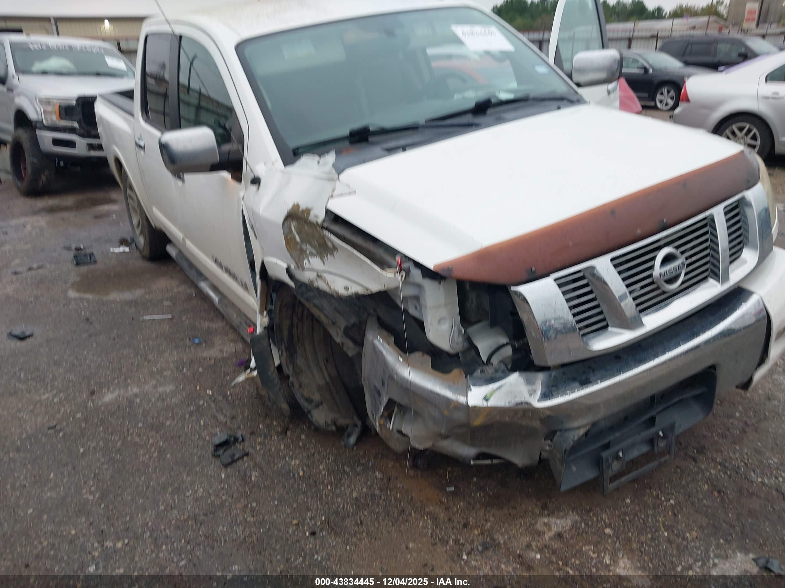 NISSAN TITAN image 6