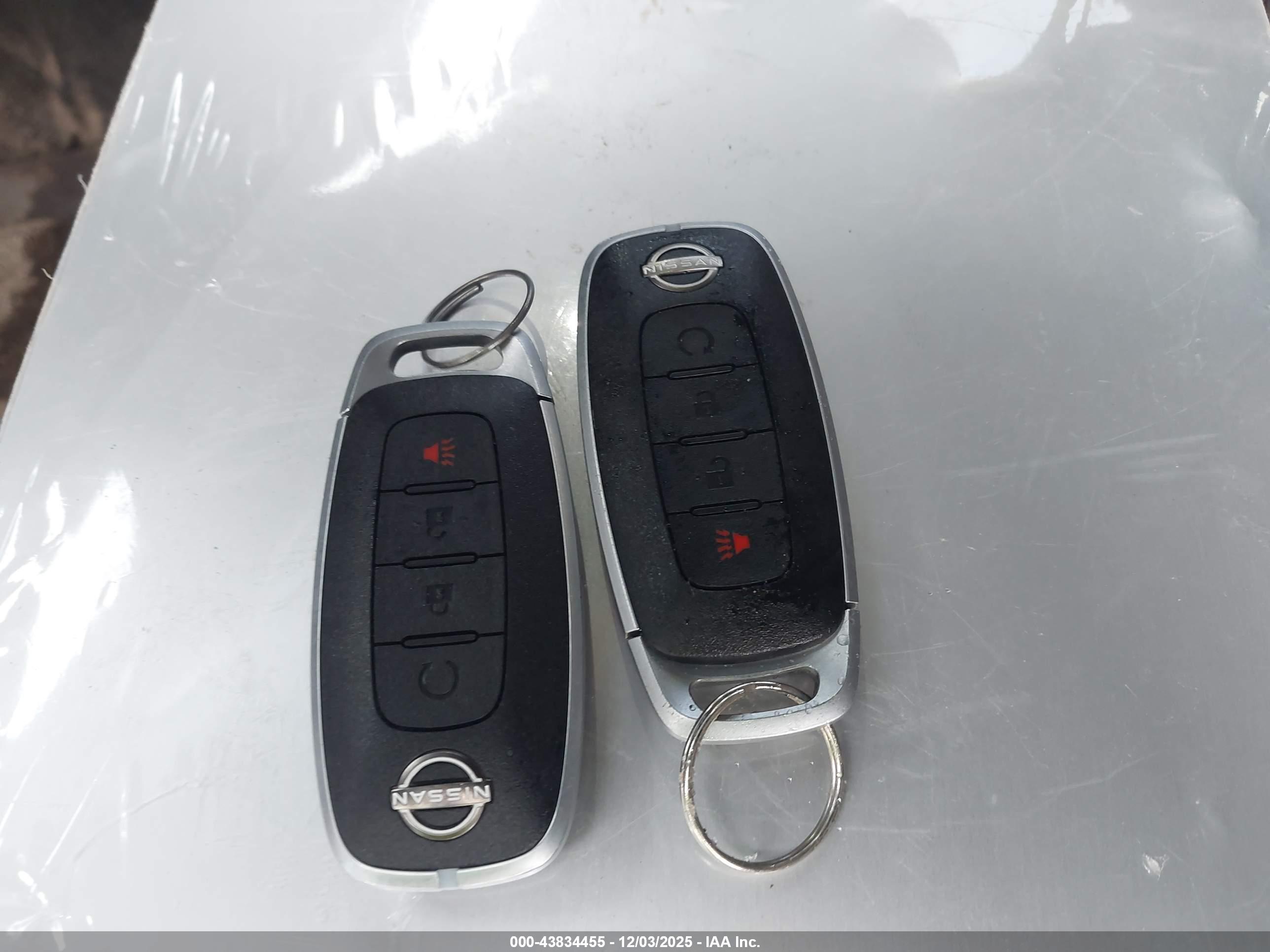 NISSAN ROGUE image 11