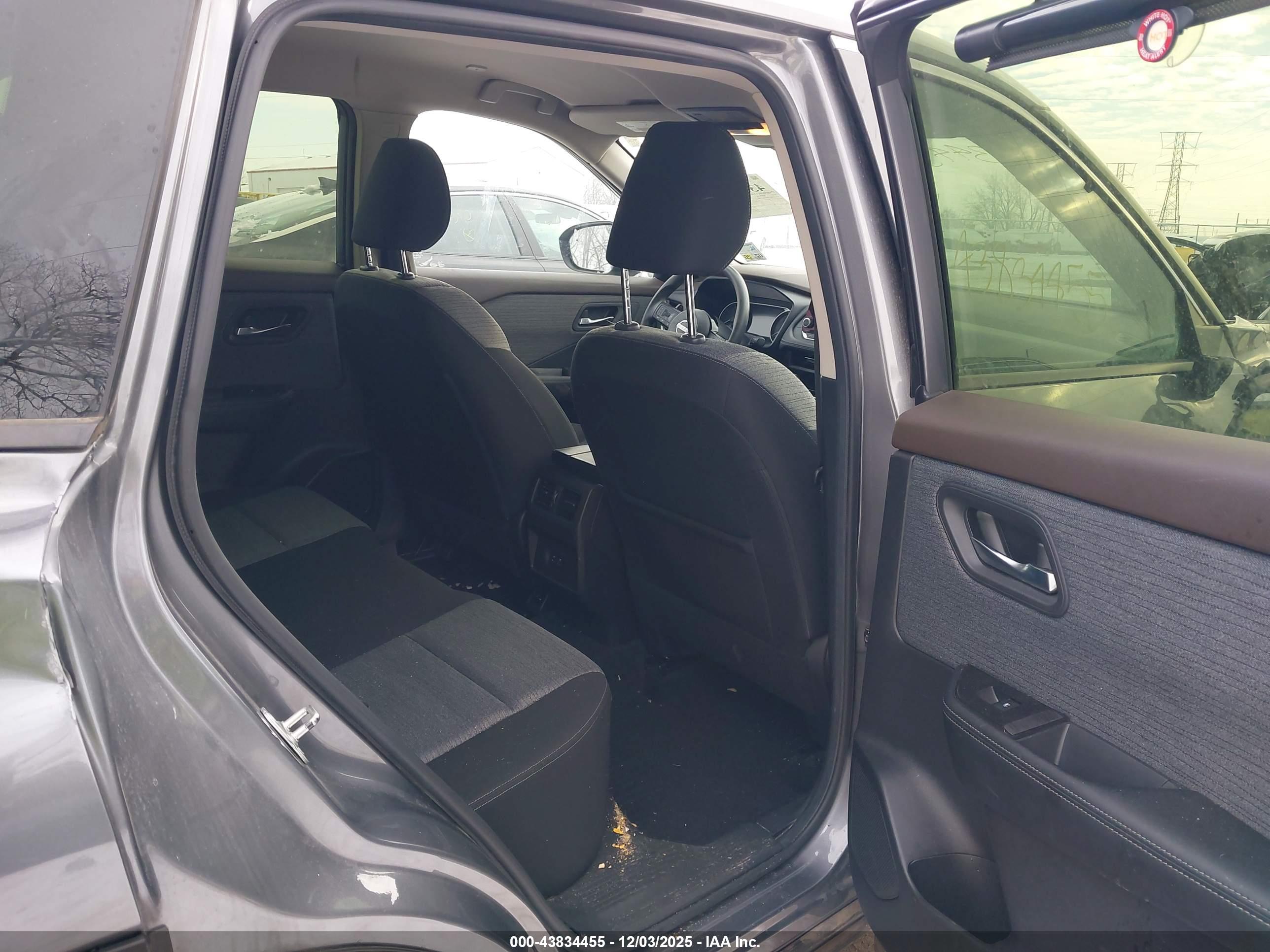 NISSAN ROGUE image 8