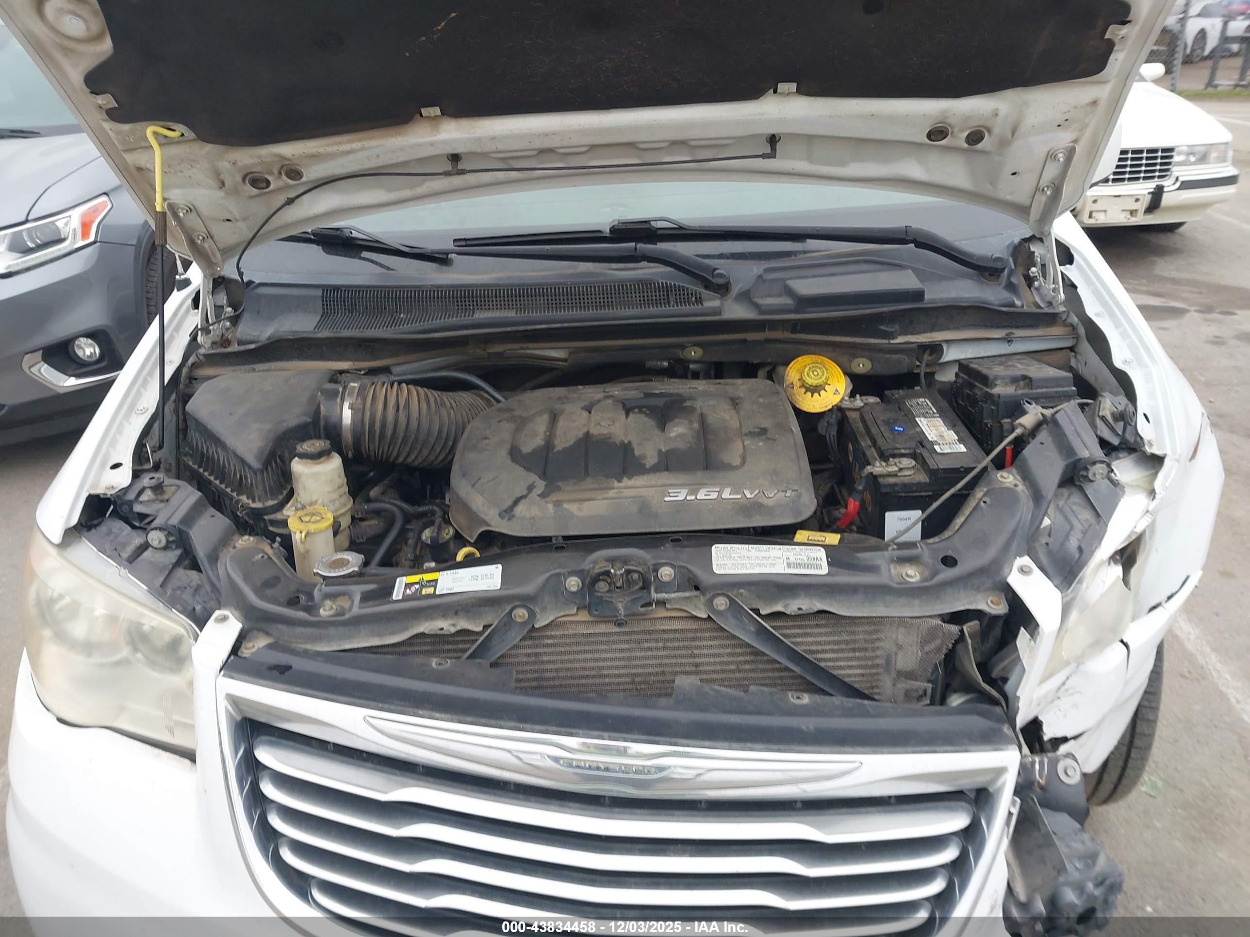 CHRYSLER TOWN image 10