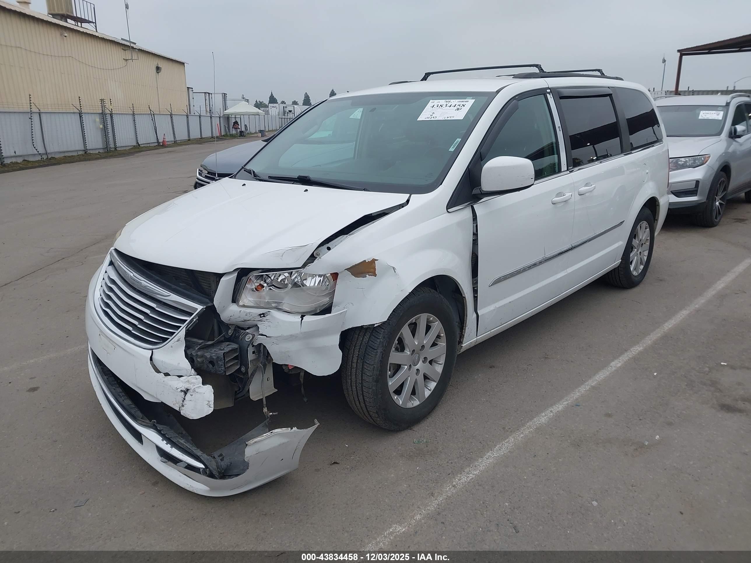 CHRYSLER TOWN image 2