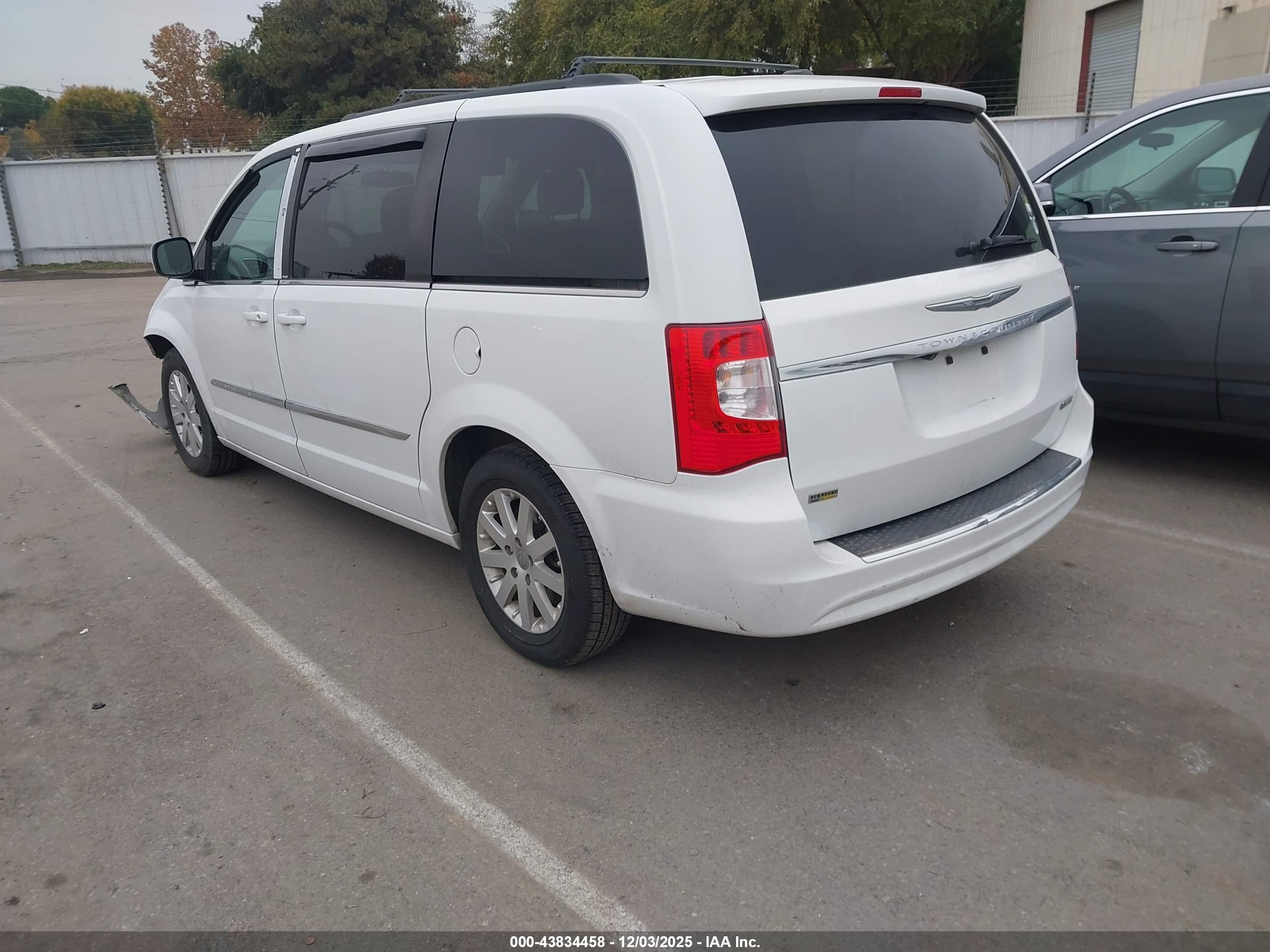 CHRYSLER TOWN image 3