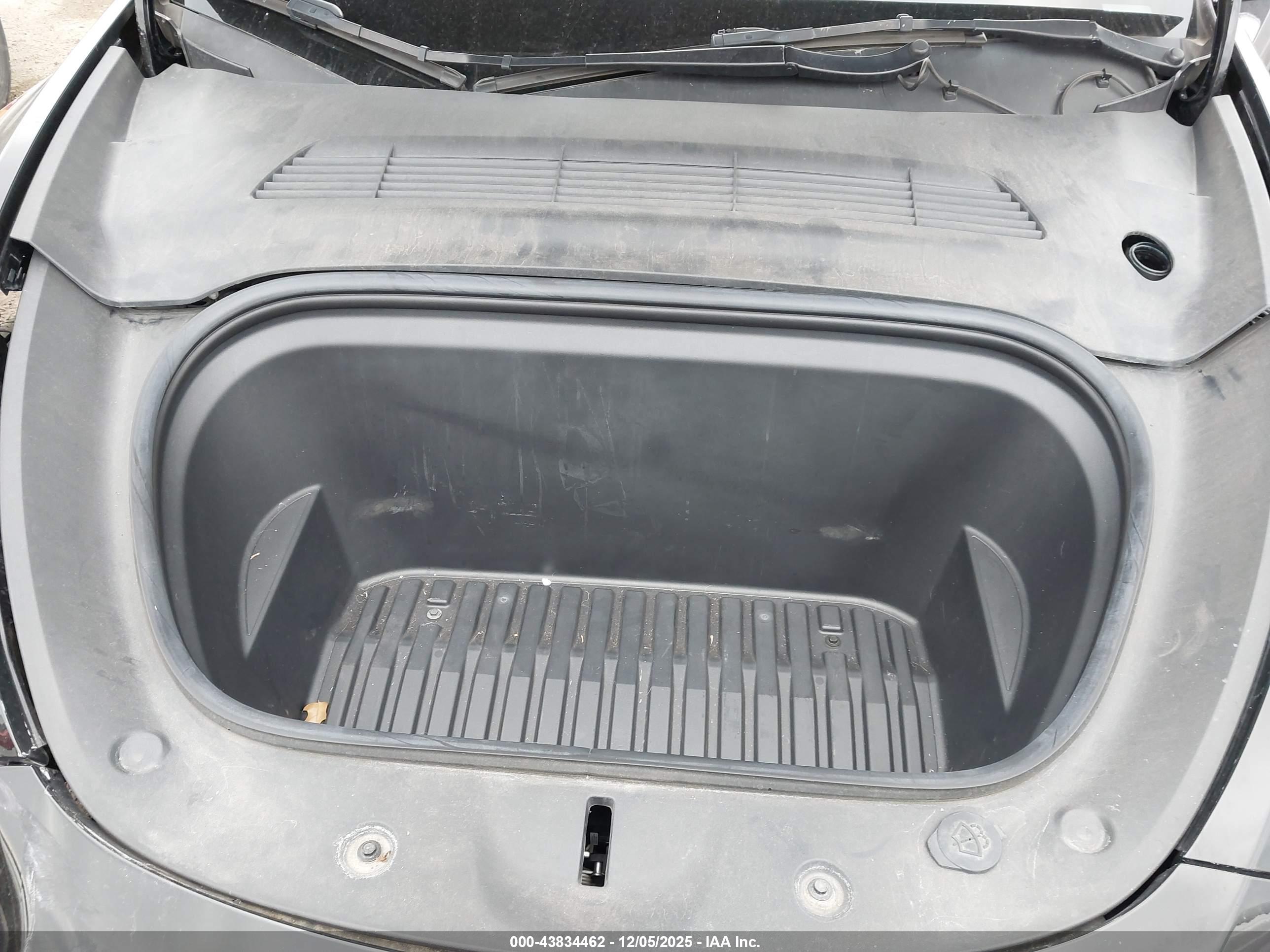 TESLA MODEL image 10