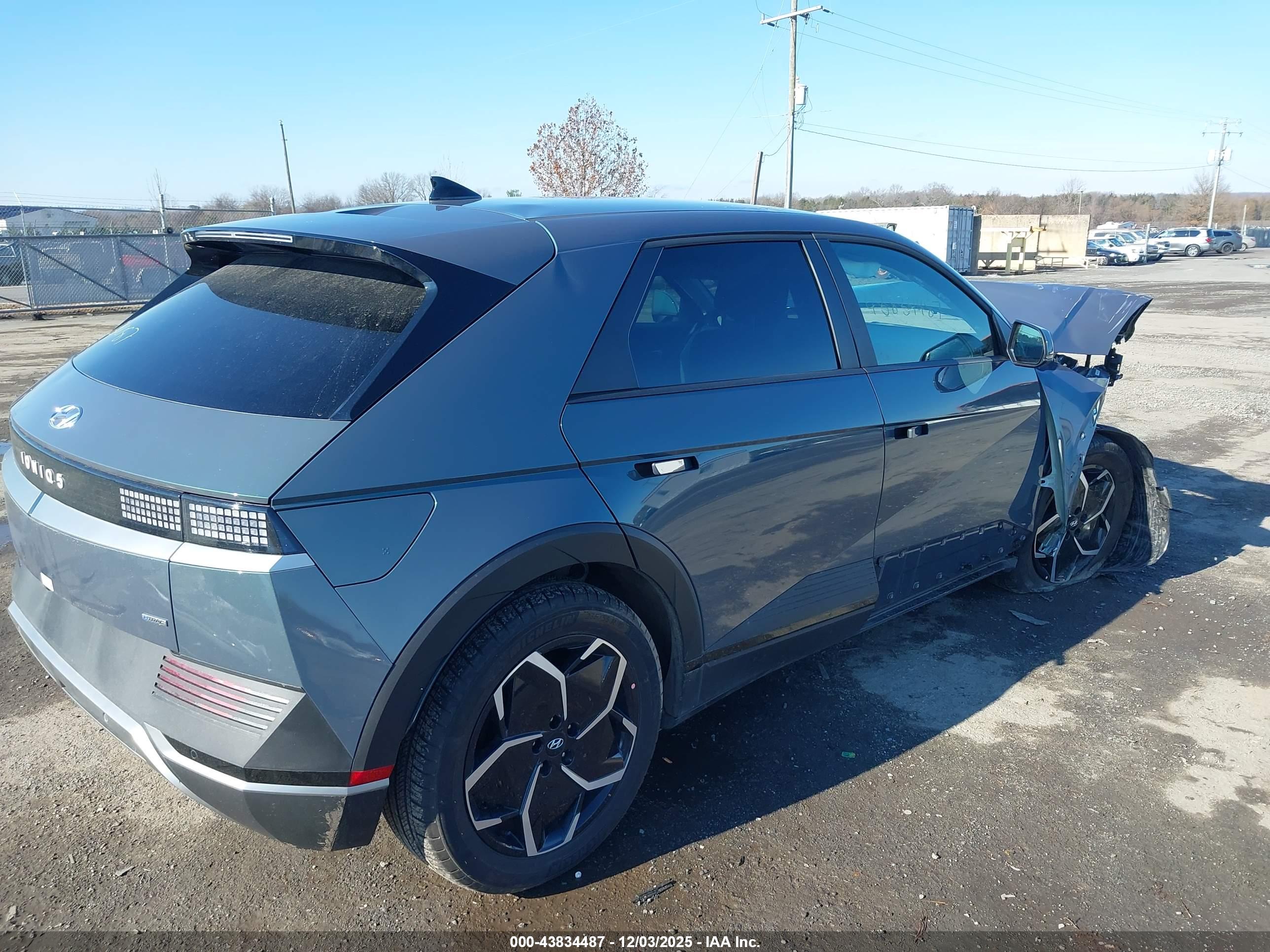 HYUNDAI IONIQ image 4