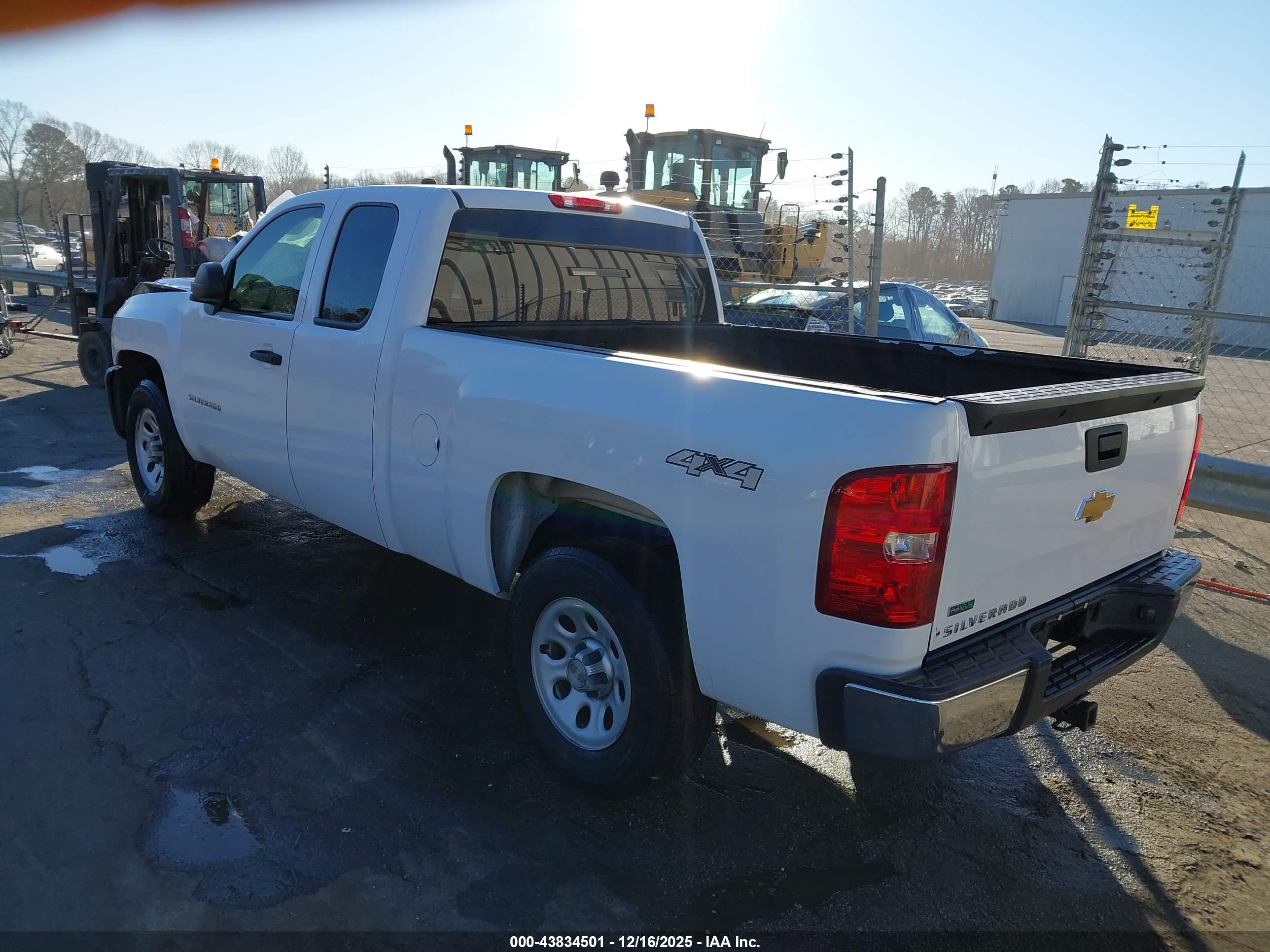 CHEVROLET SILVERADO image 3