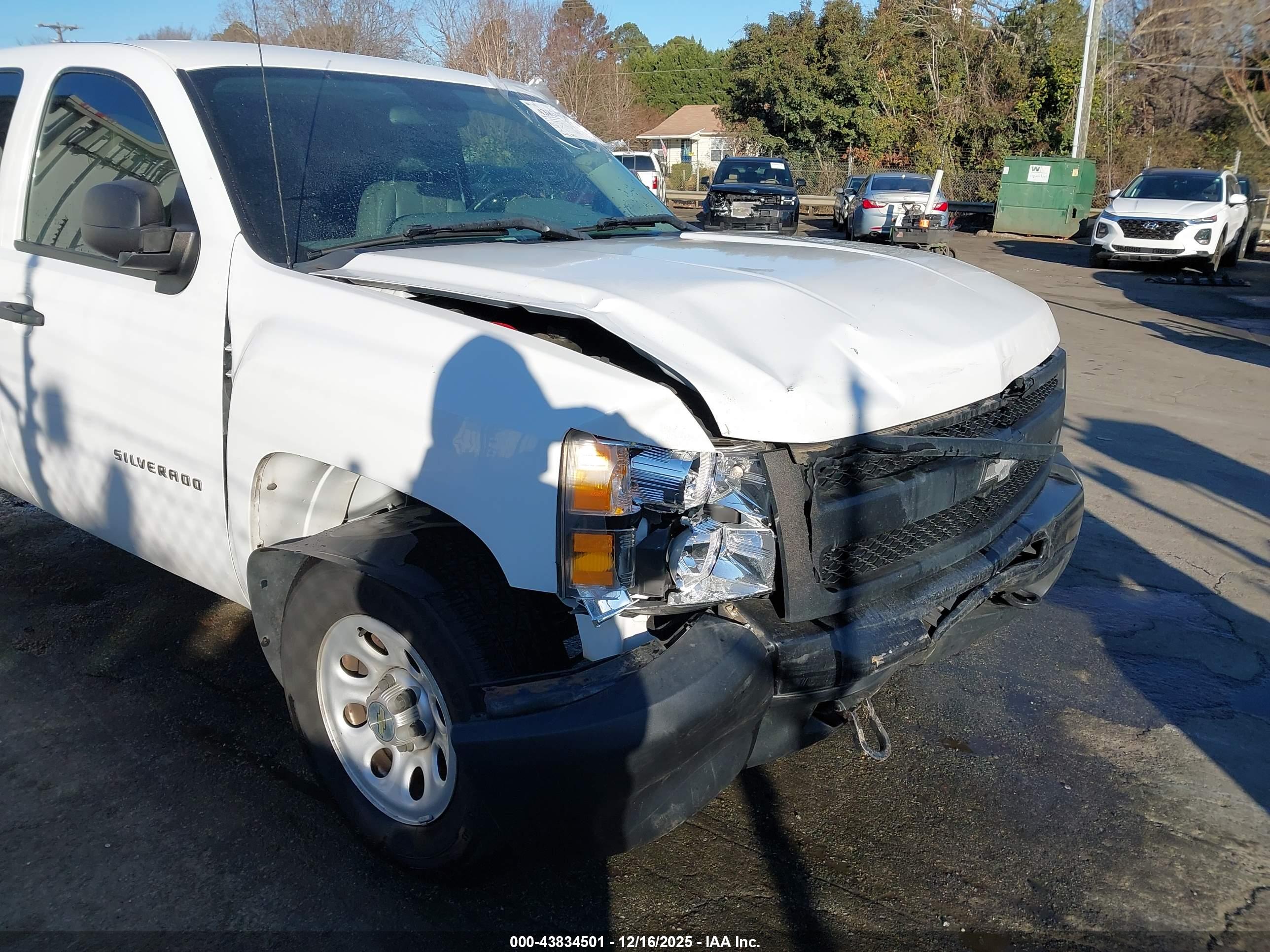 CHEVROLET SILVERADO image 6