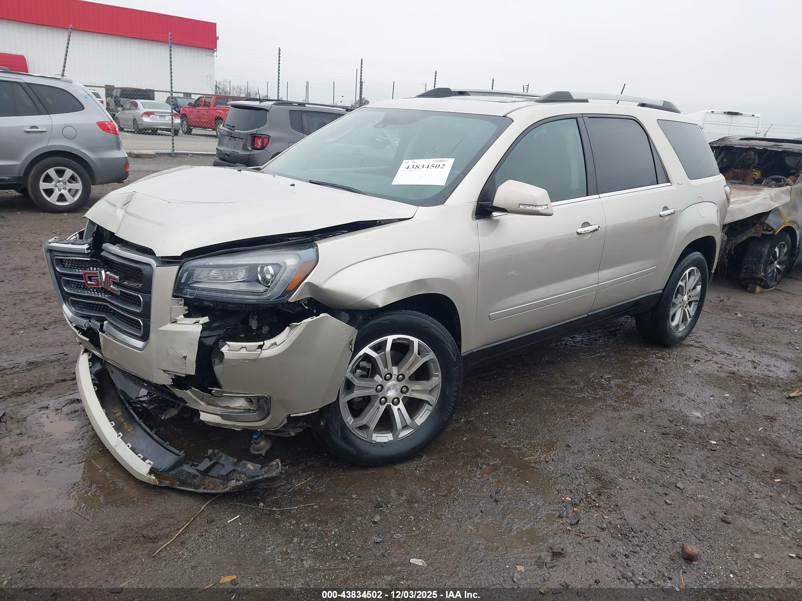 GMC ACADIA image 2