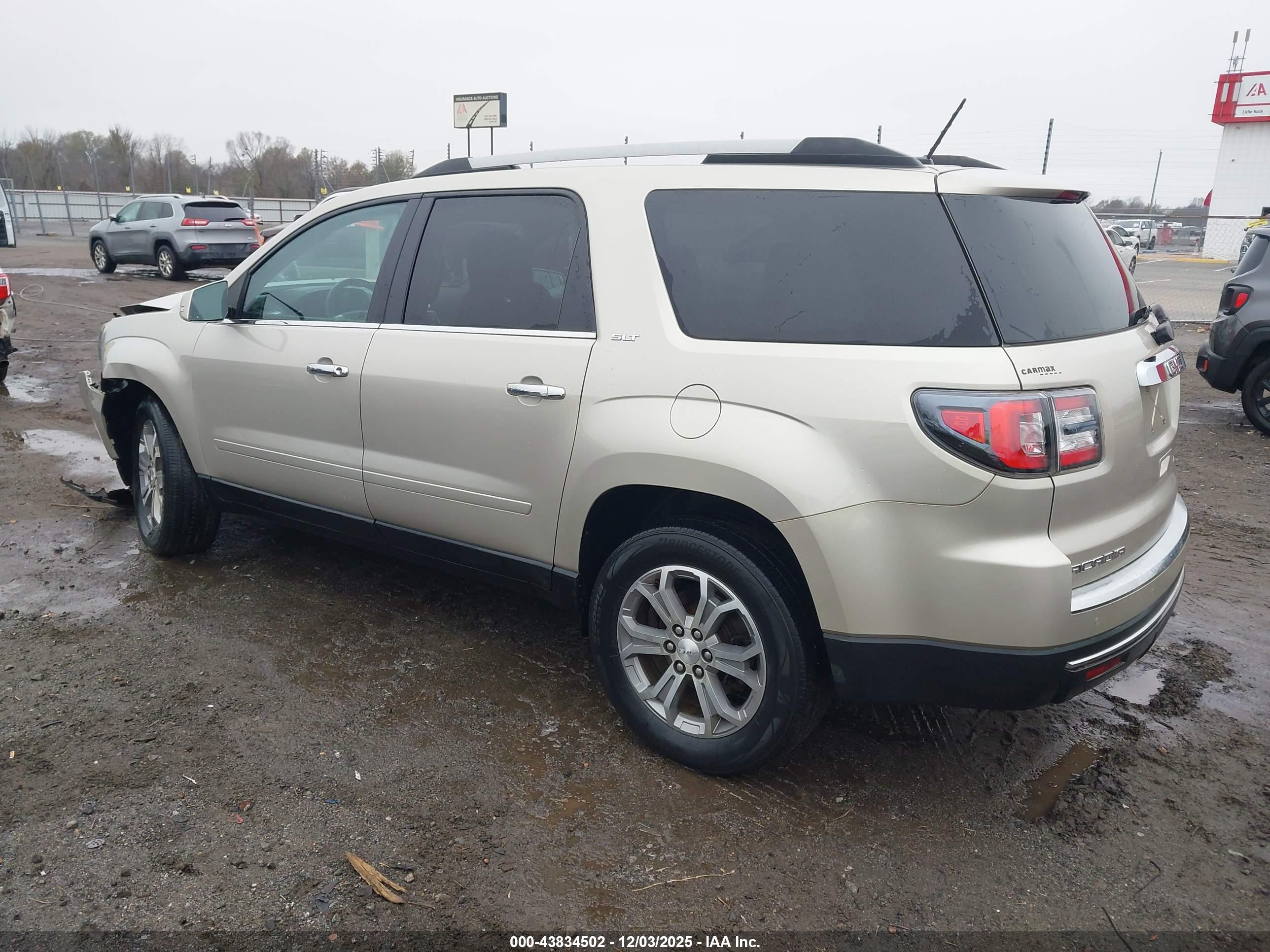 GMC ACADIA image 3