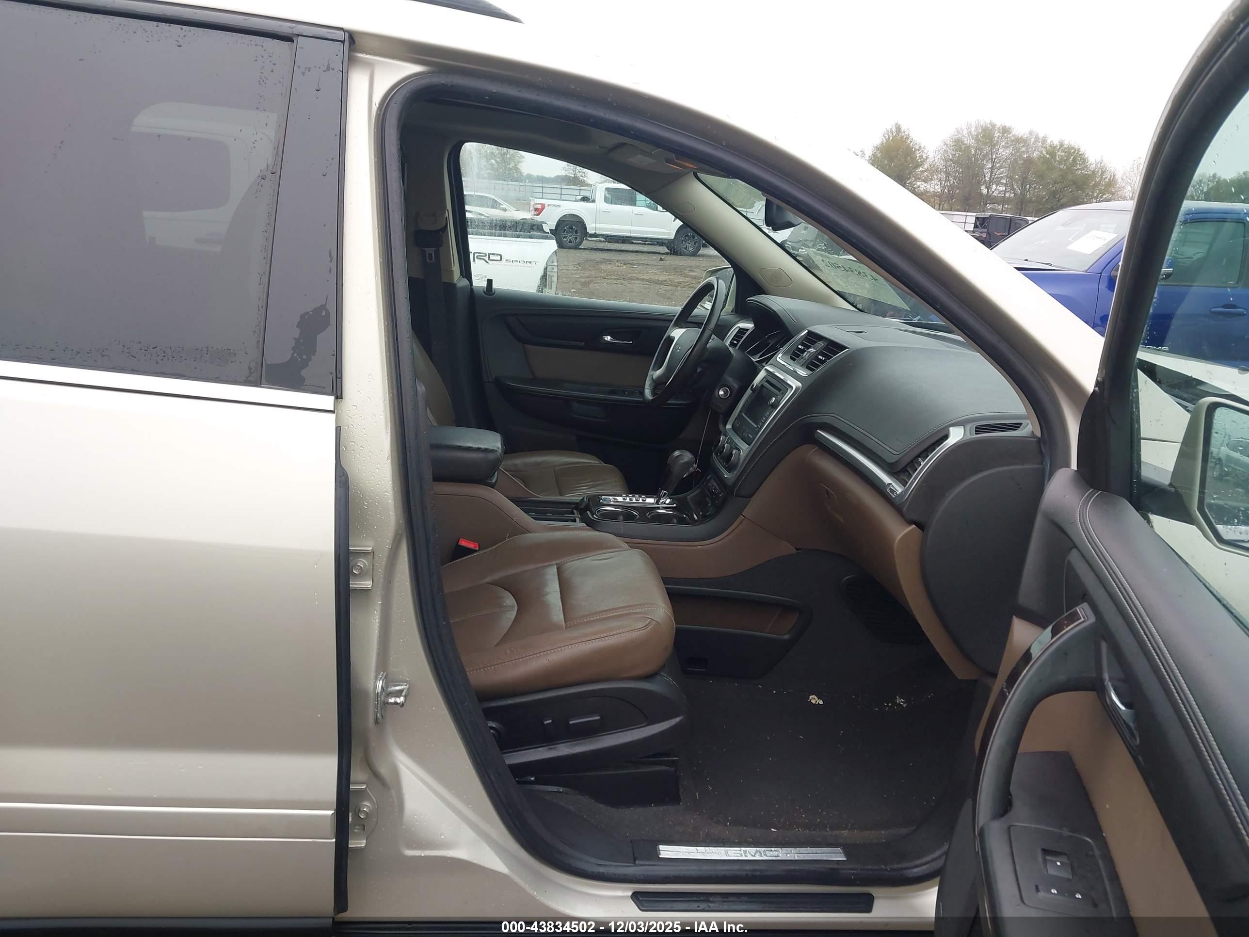 GMC ACADIA image 5