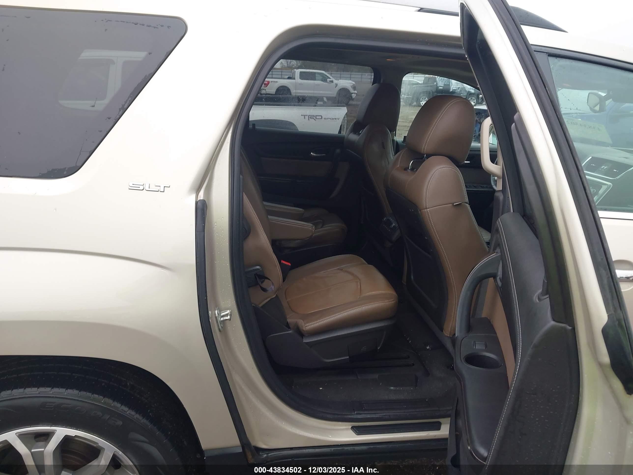 GMC ACADIA image 8