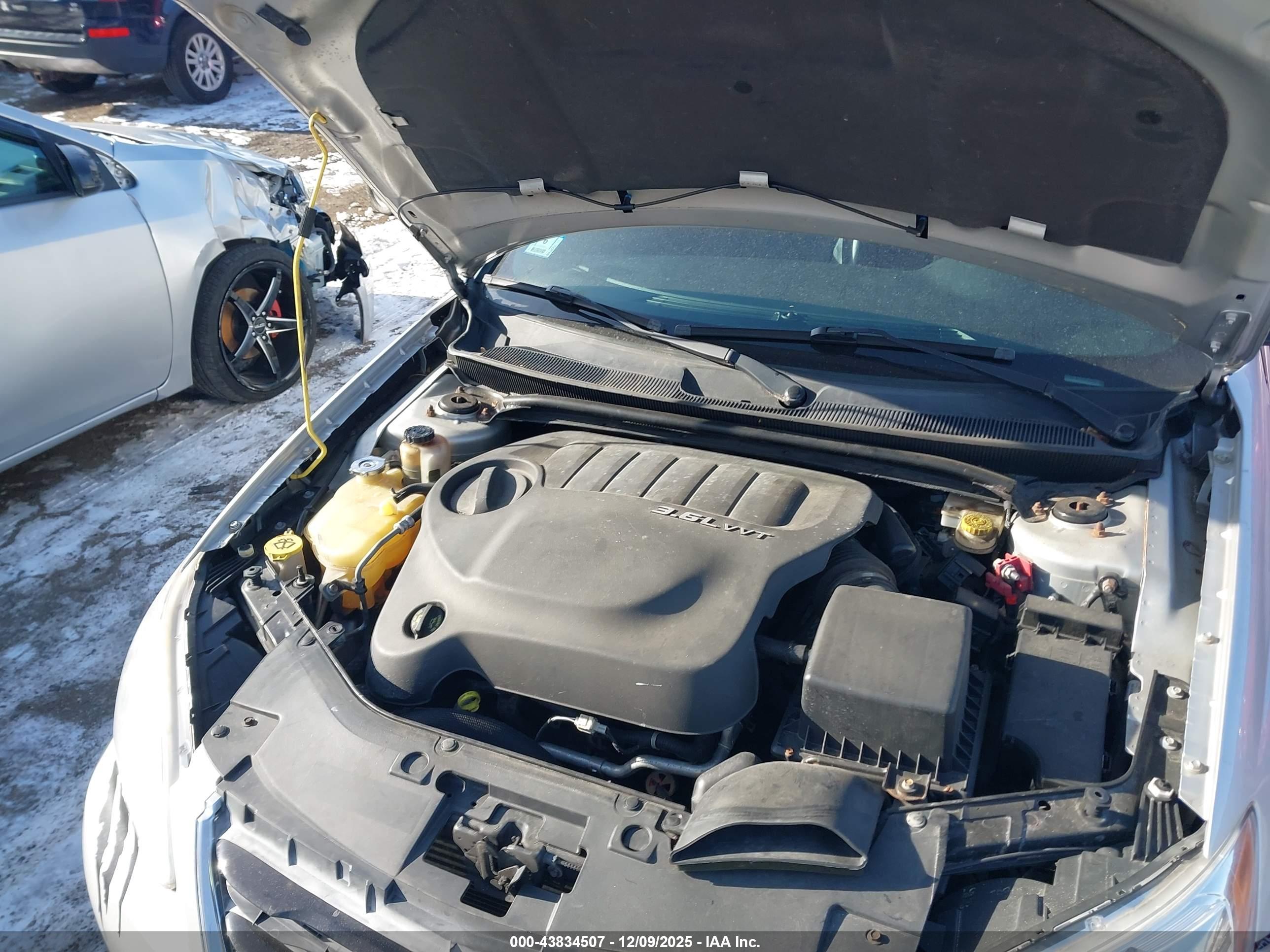 CHRYSLER 200 image 10