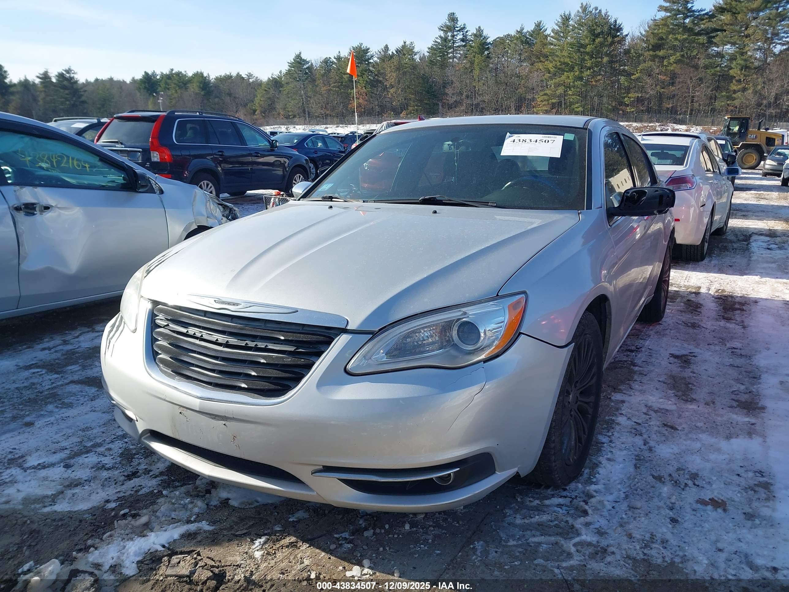 CHRYSLER 200 image 2
