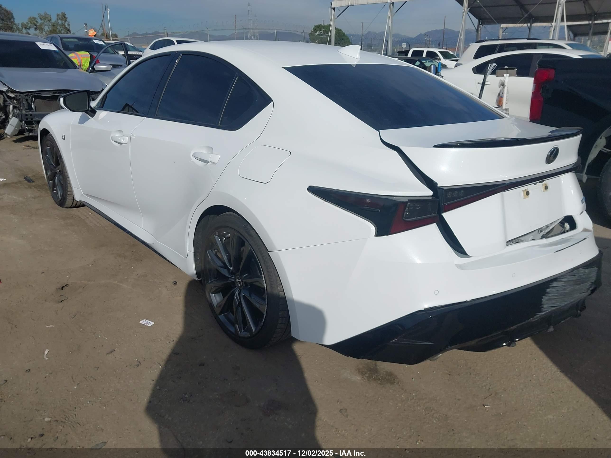 LEXUS IS image 3