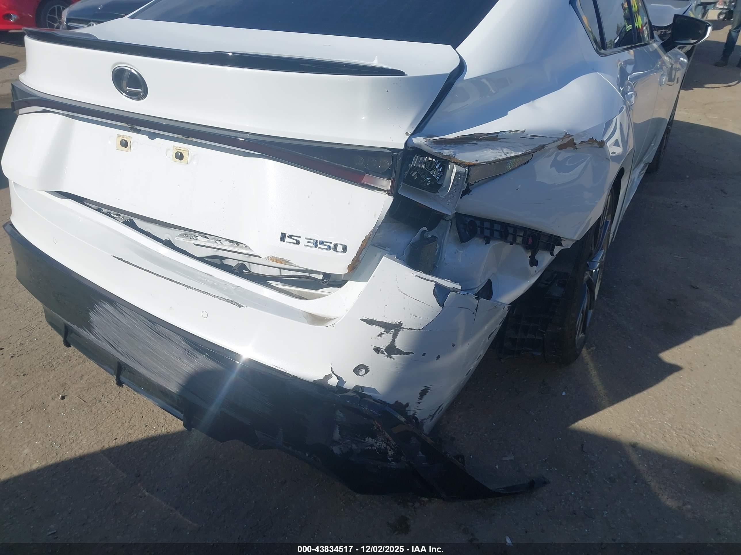 LEXUS IS image 6