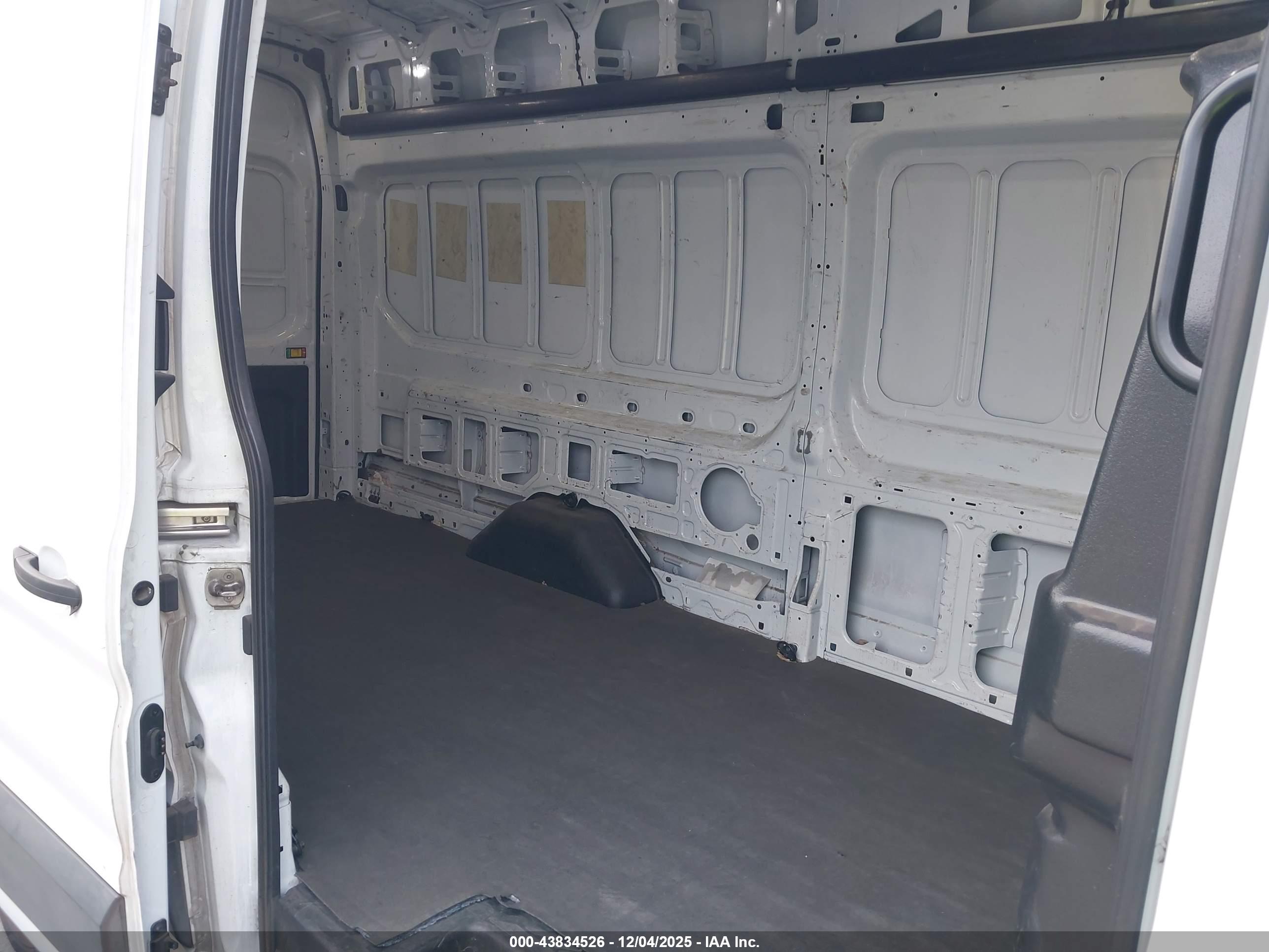 FORD TRANSIT-350 image 8