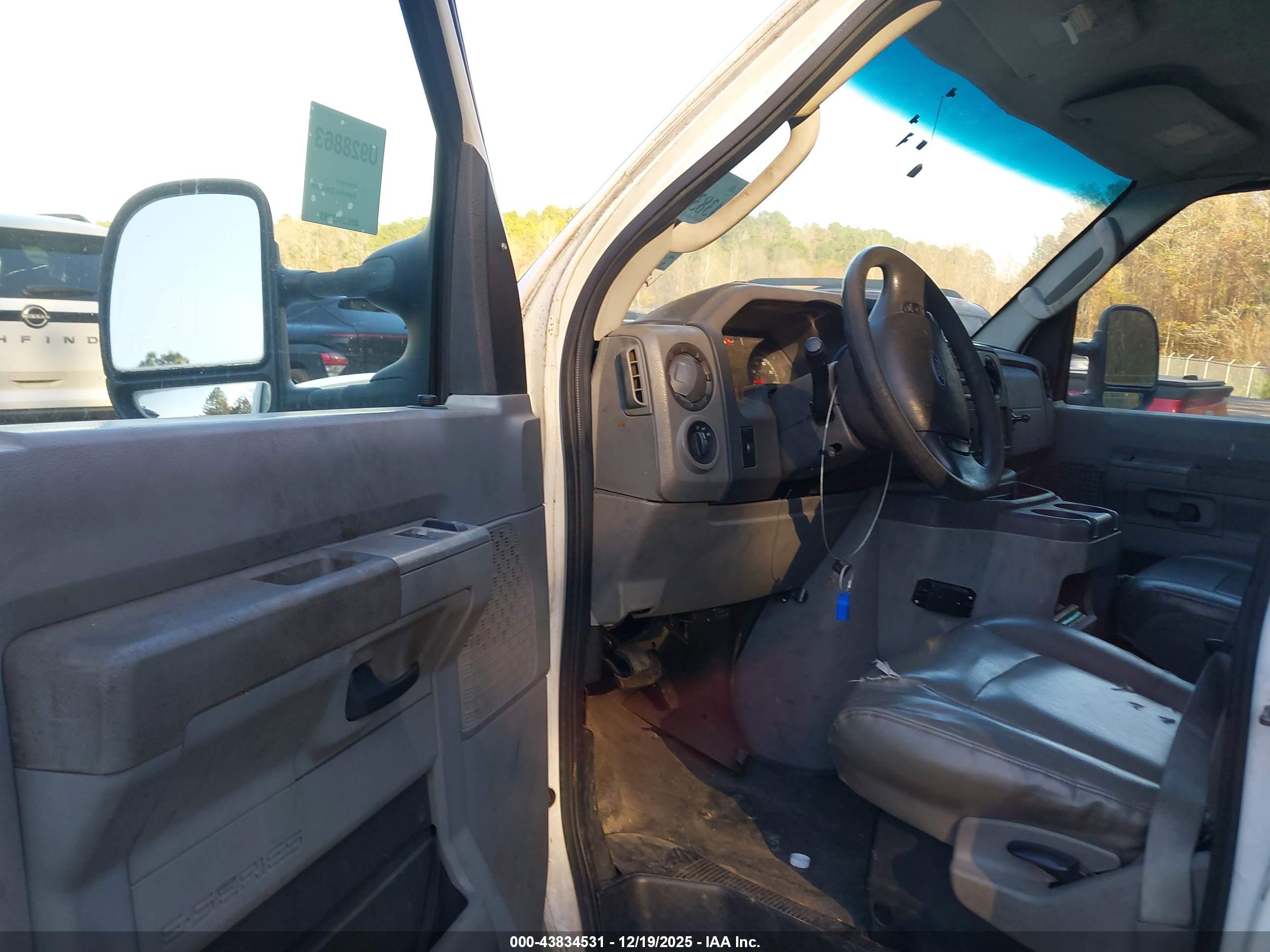 FORD E-350 image 5