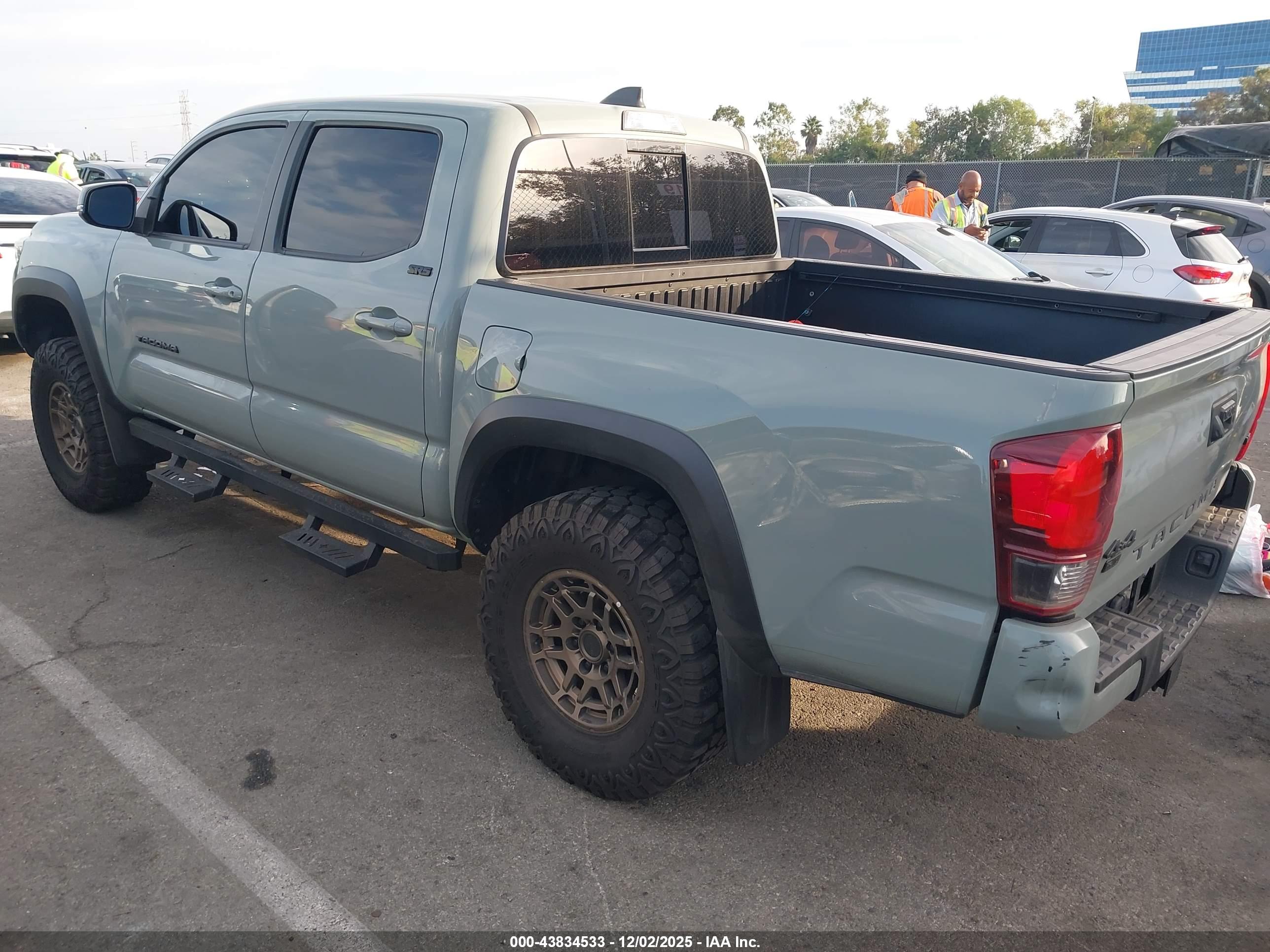 TOYOTA TACOMA image 3