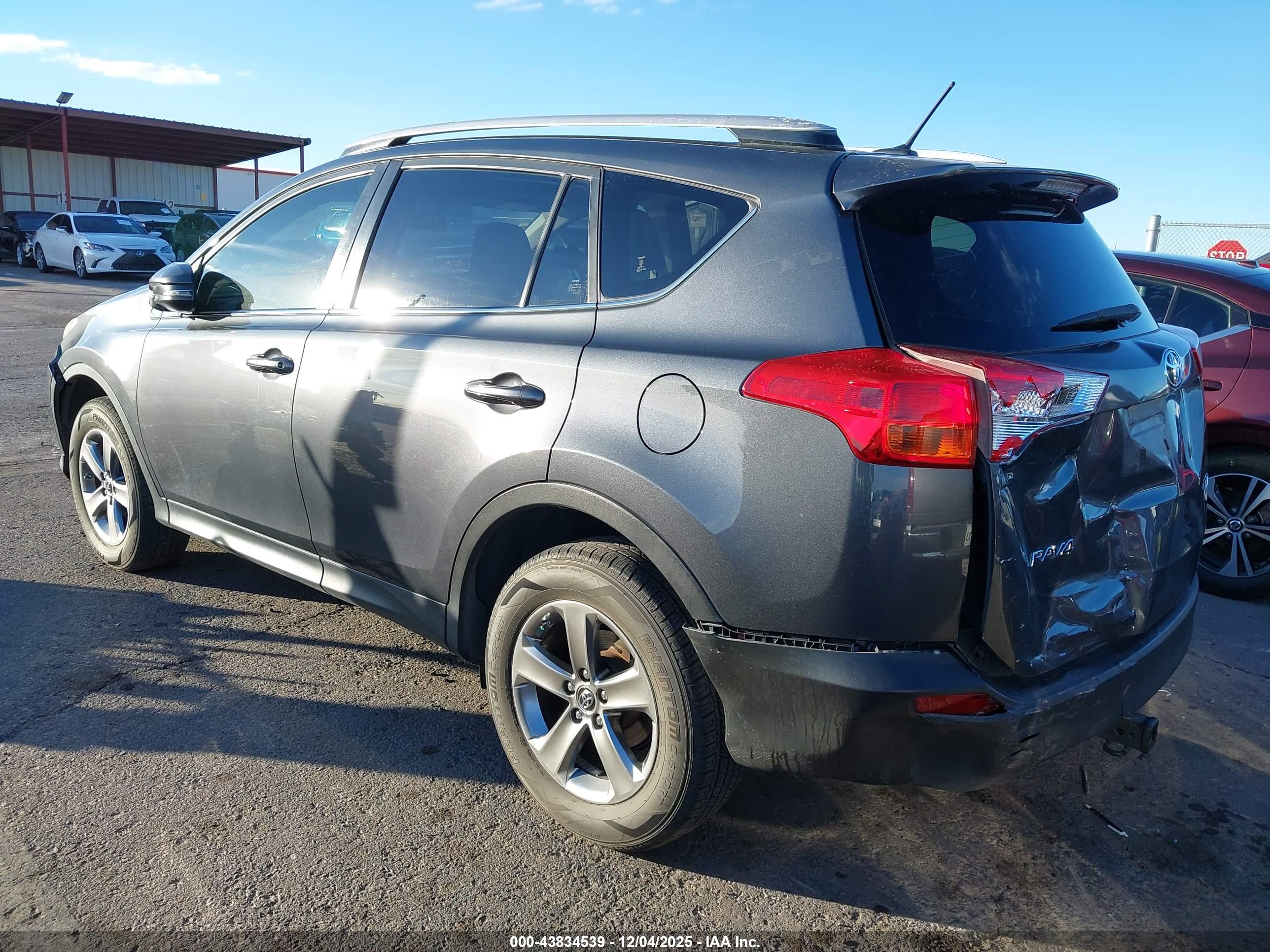 TOYOTA RAV4 image 3