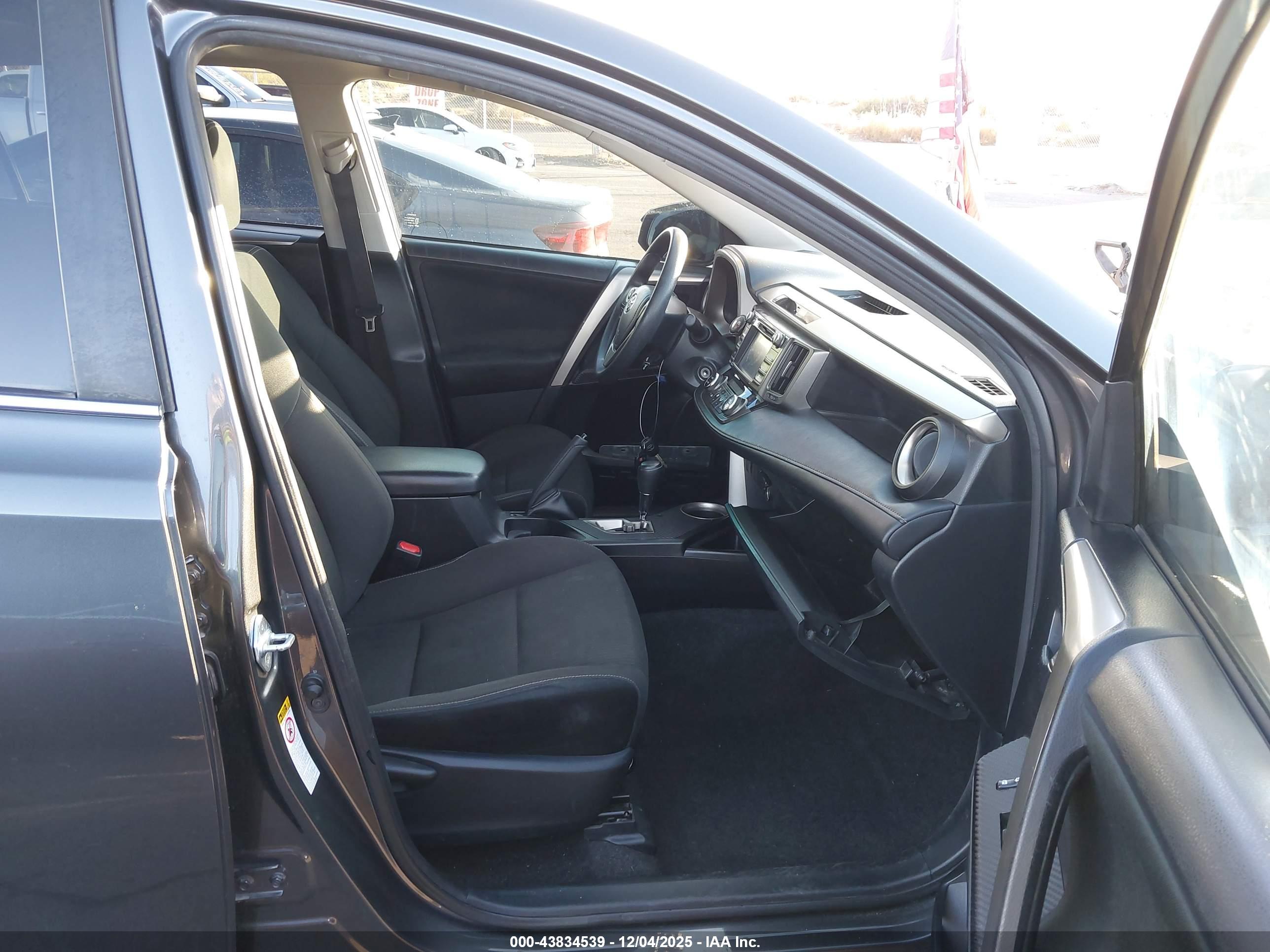 TOYOTA RAV4 image 5