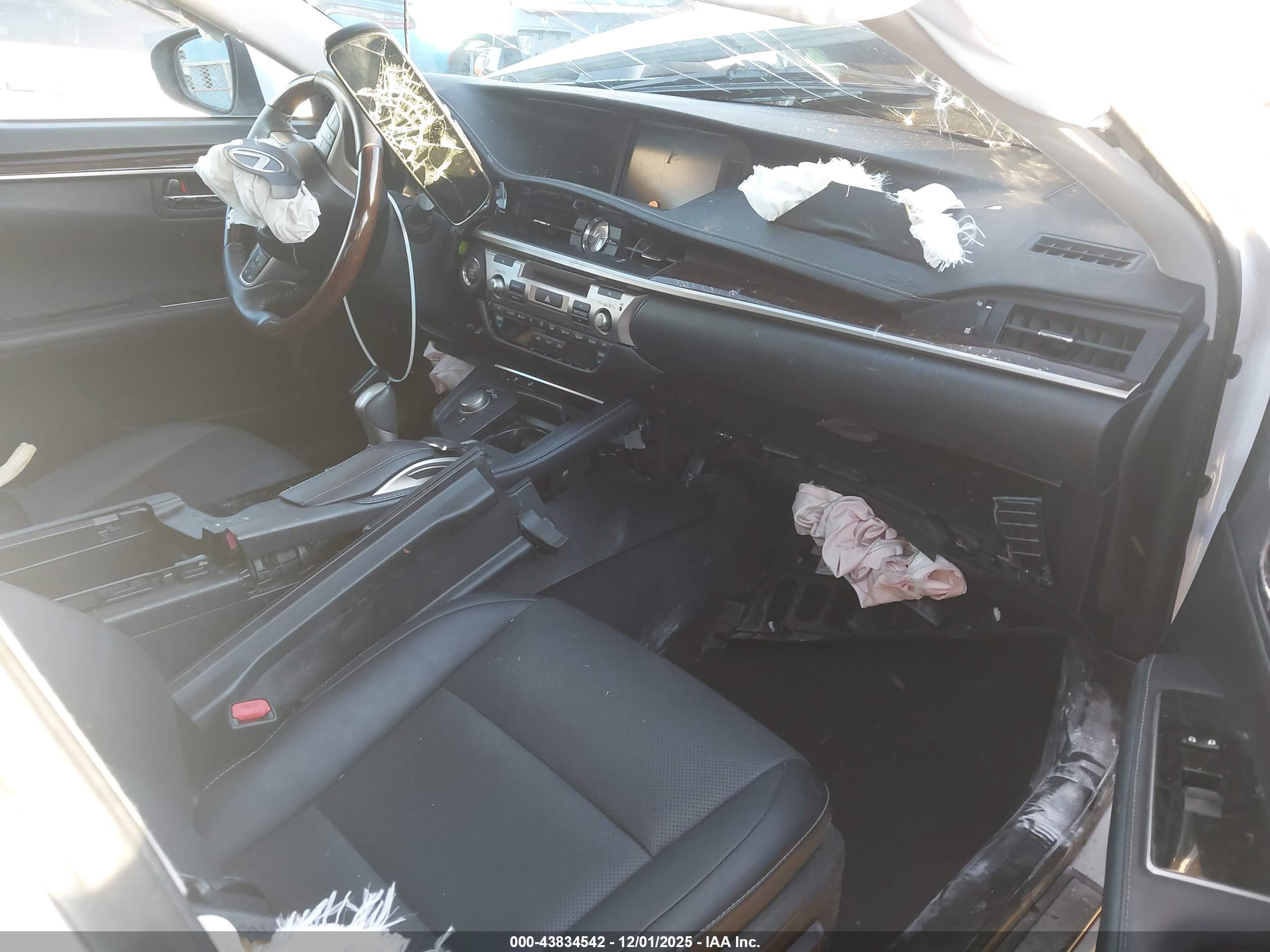 LEXUS ES image 5