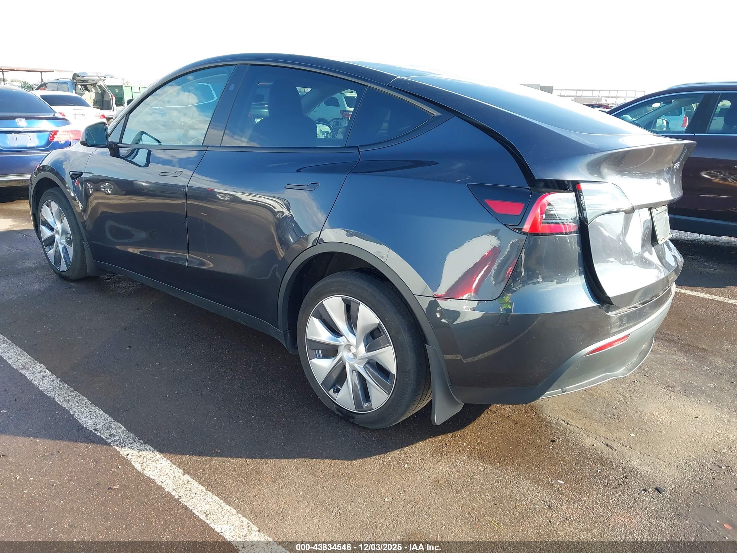 TESLA MODEL image 3
