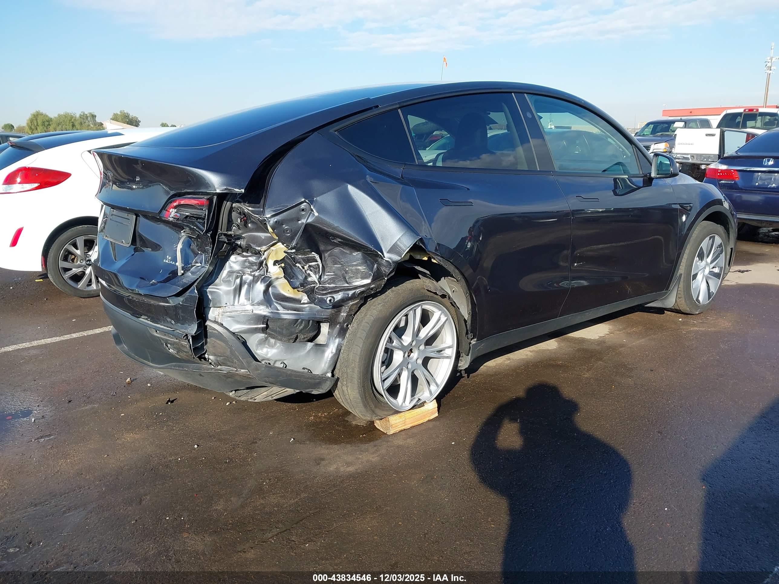 TESLA MODEL image 4