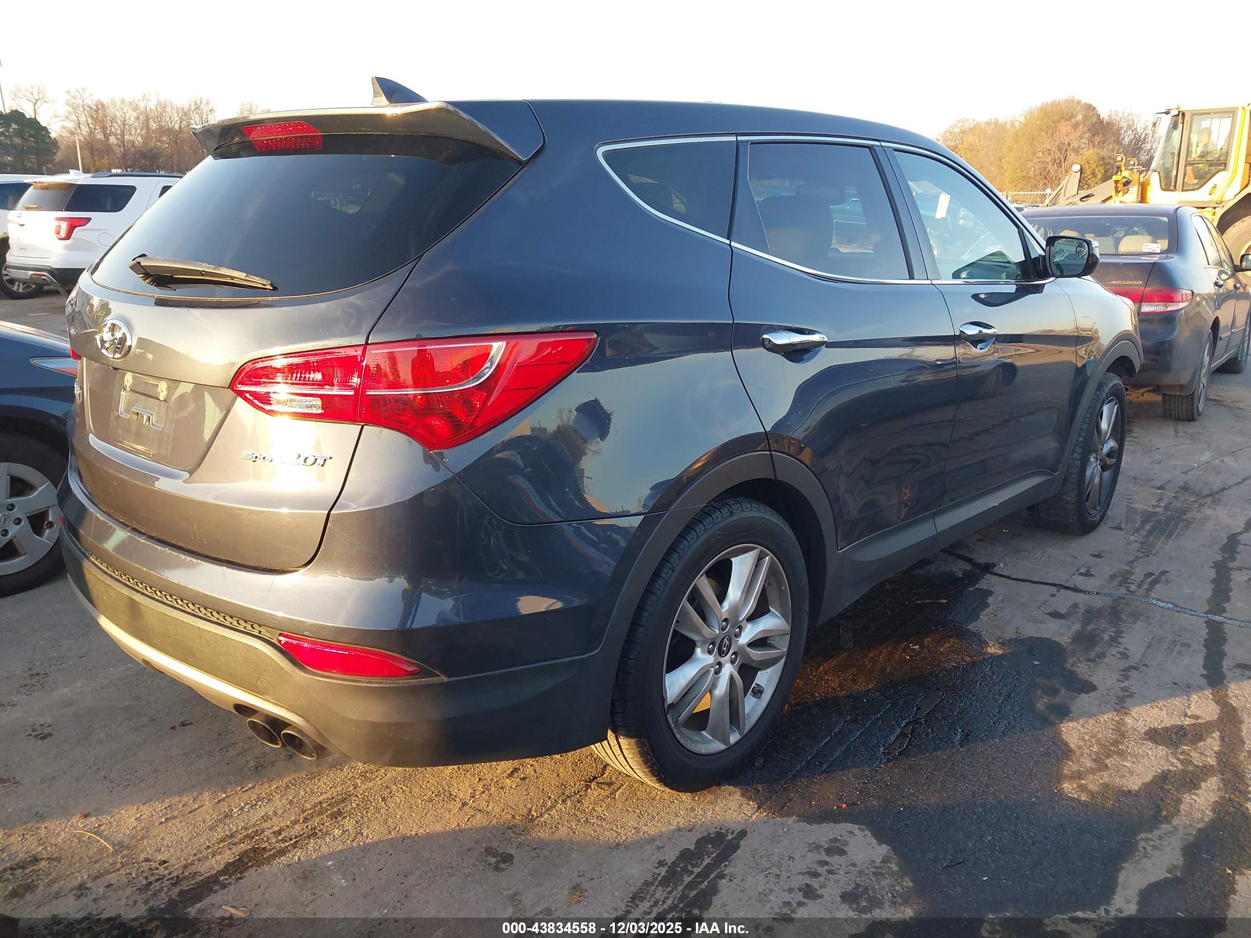 HYUNDAI SANTA image 4