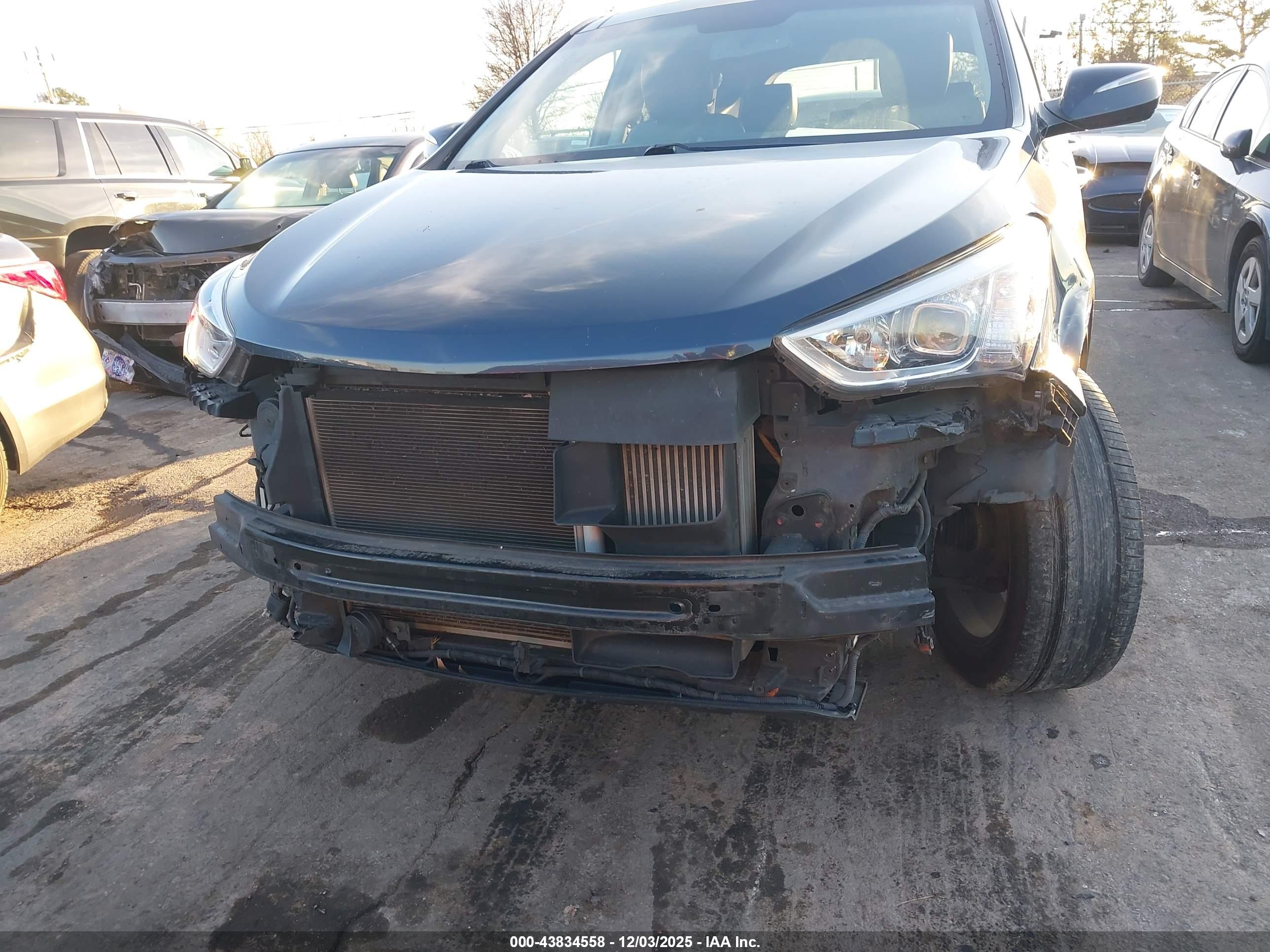 HYUNDAI SANTA image 6