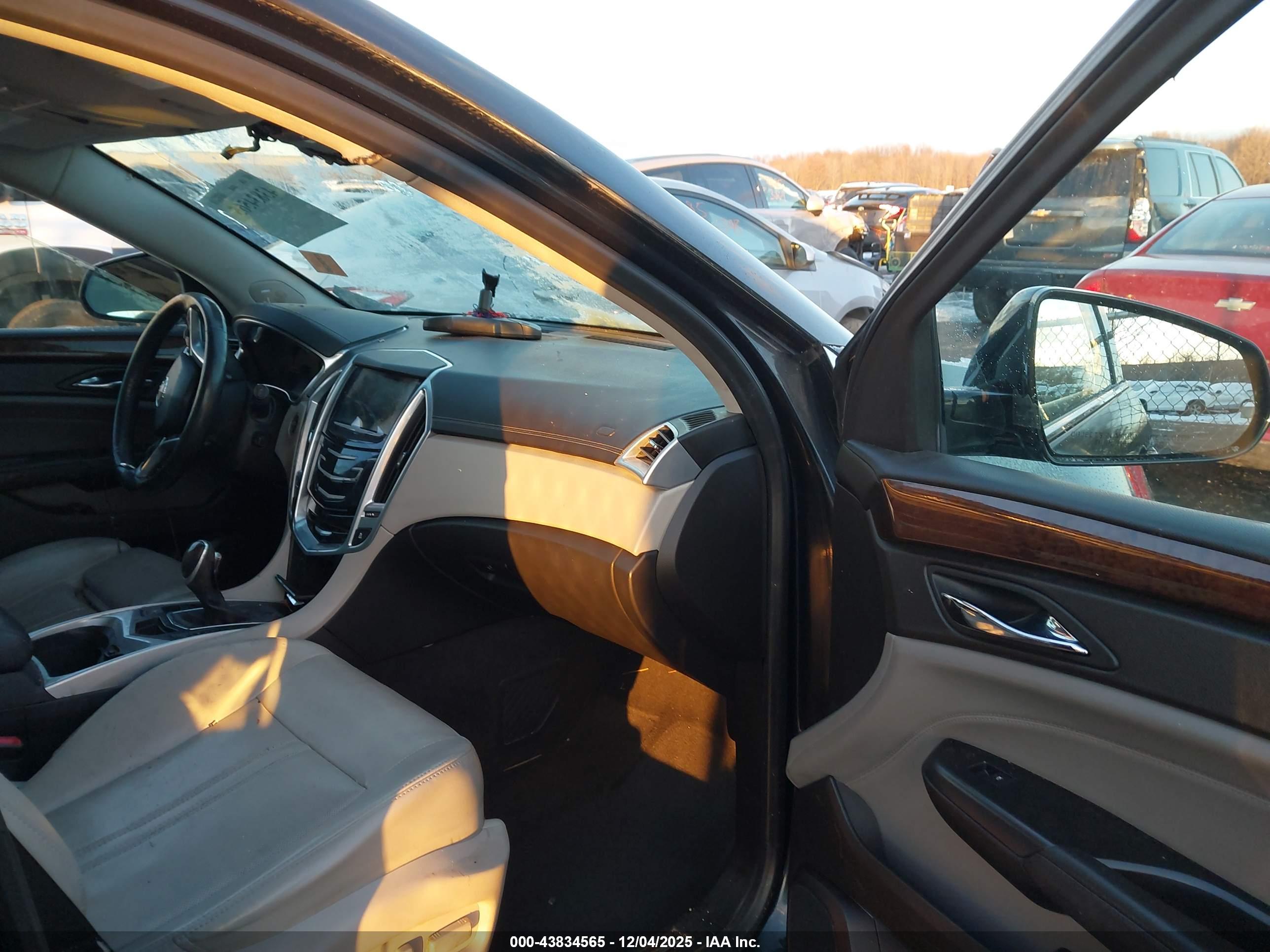 CADILLAC SRX image 5