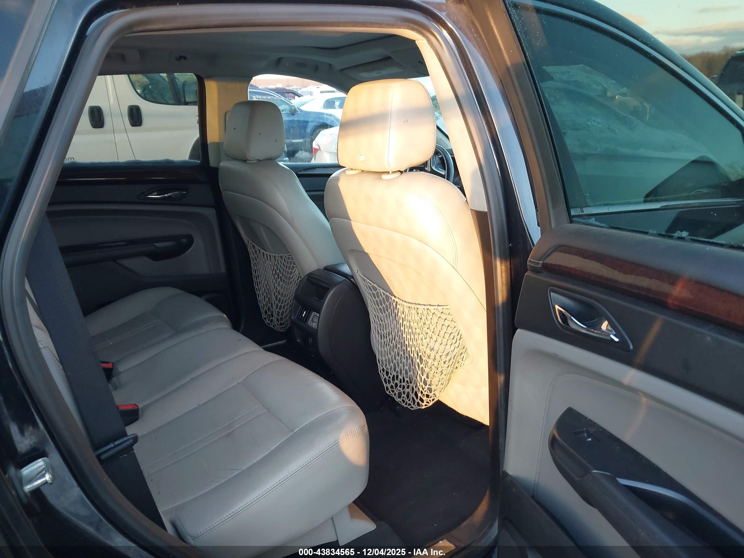 CADILLAC SRX image 8