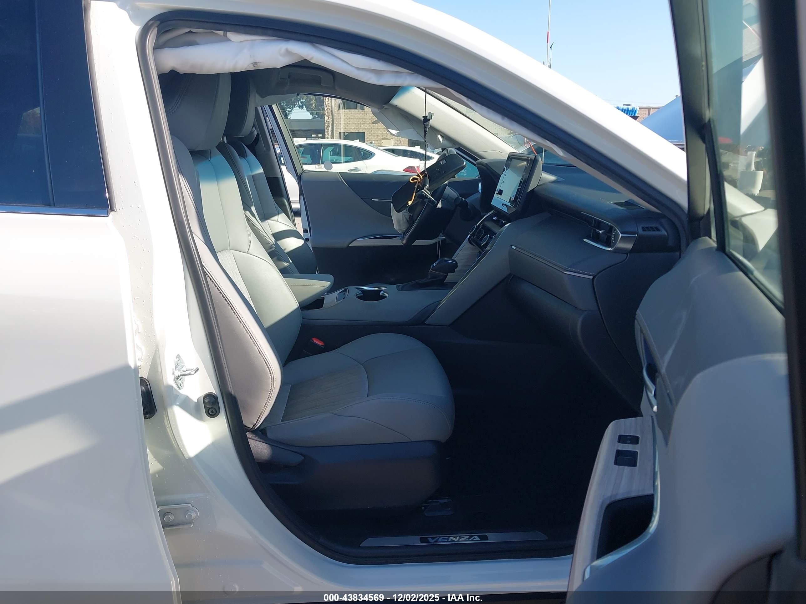 TOYOTA VENZA image 5