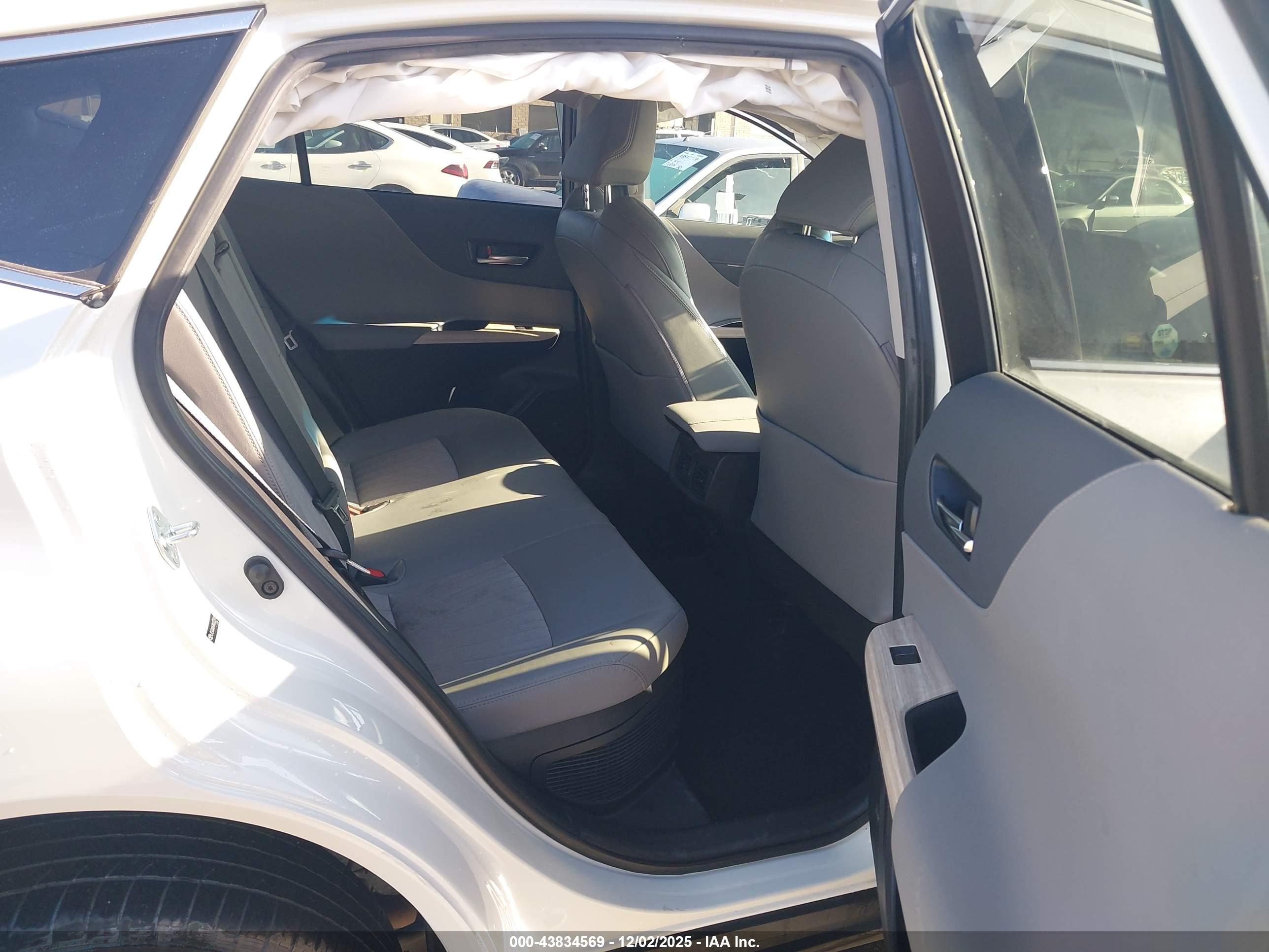 TOYOTA VENZA image 8
