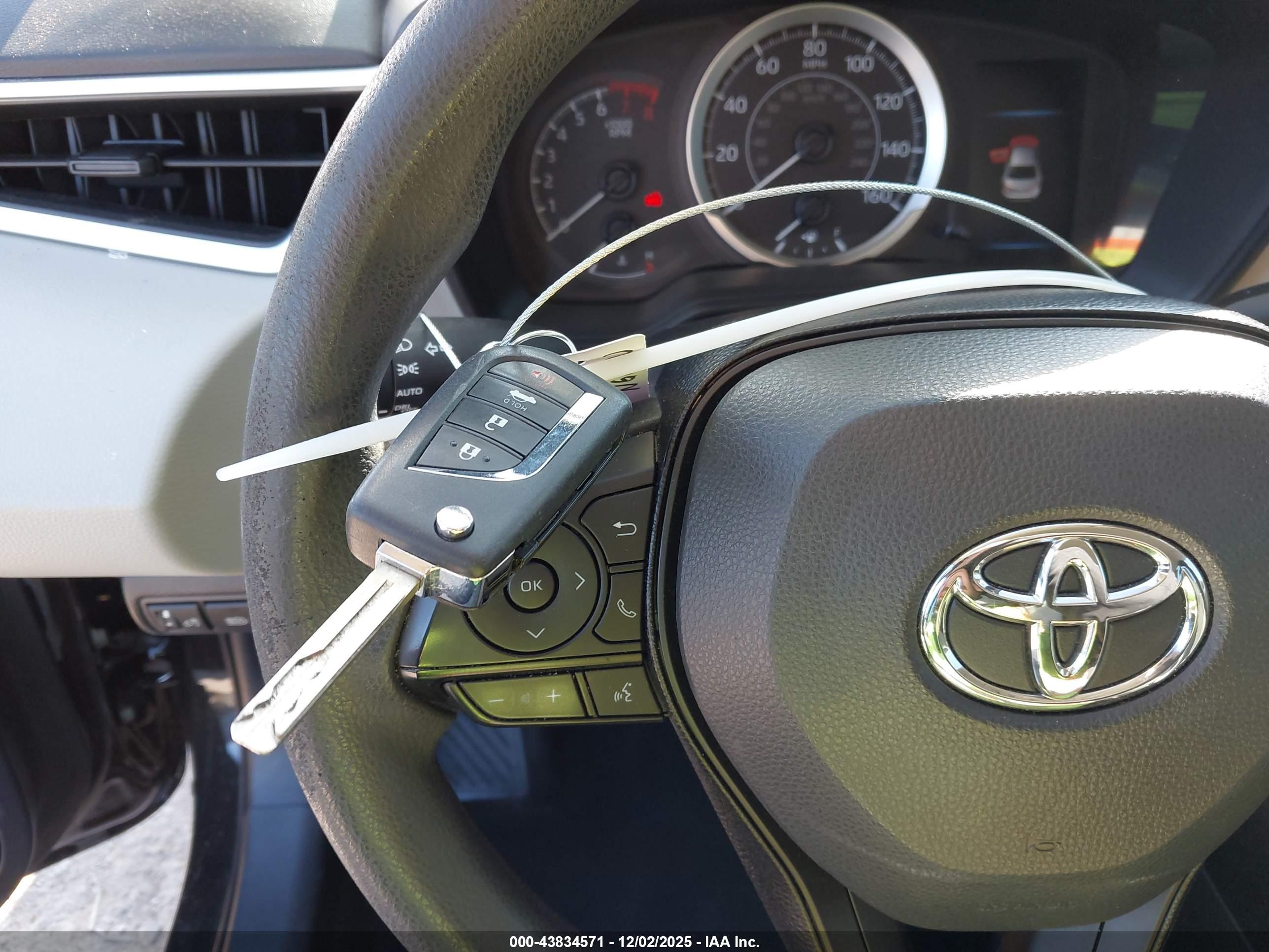 TOYOTA COROLLA image 11