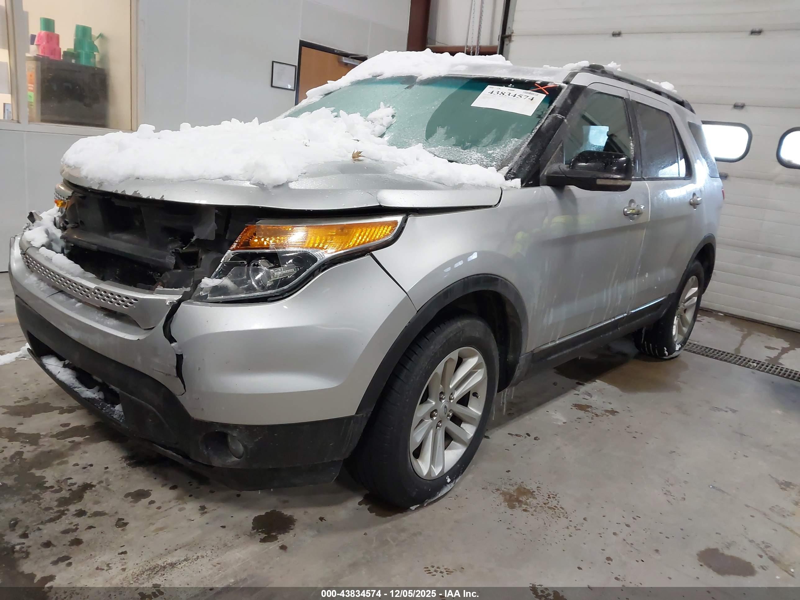 FORD EXPLORER image 2