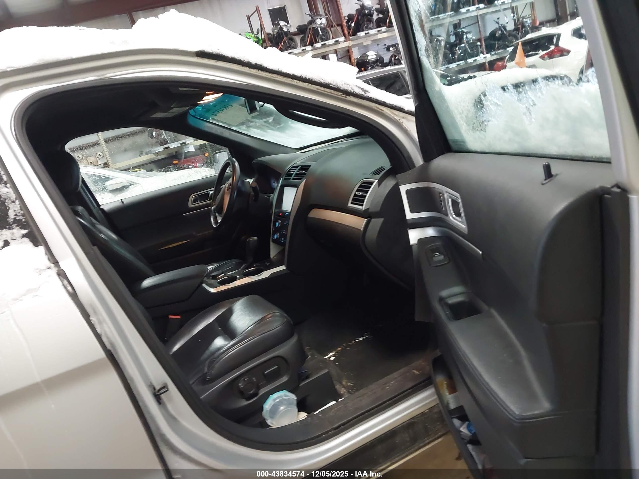 FORD EXPLORER image 5