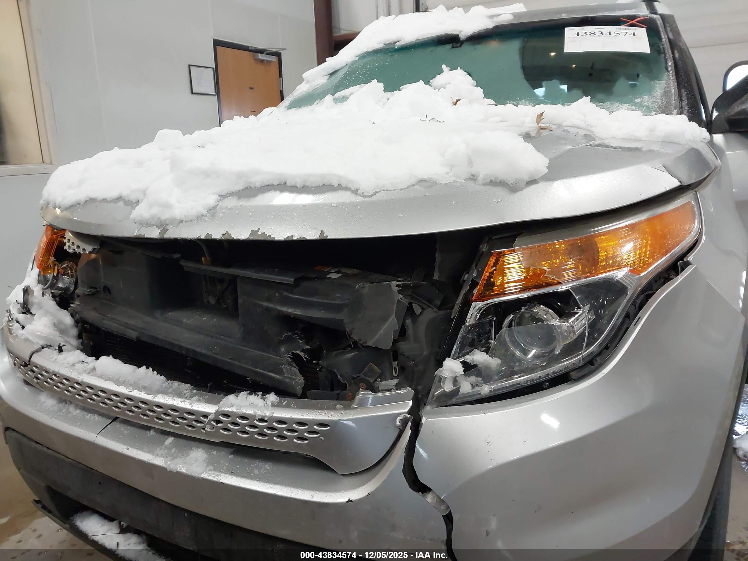 FORD EXPLORER image 6